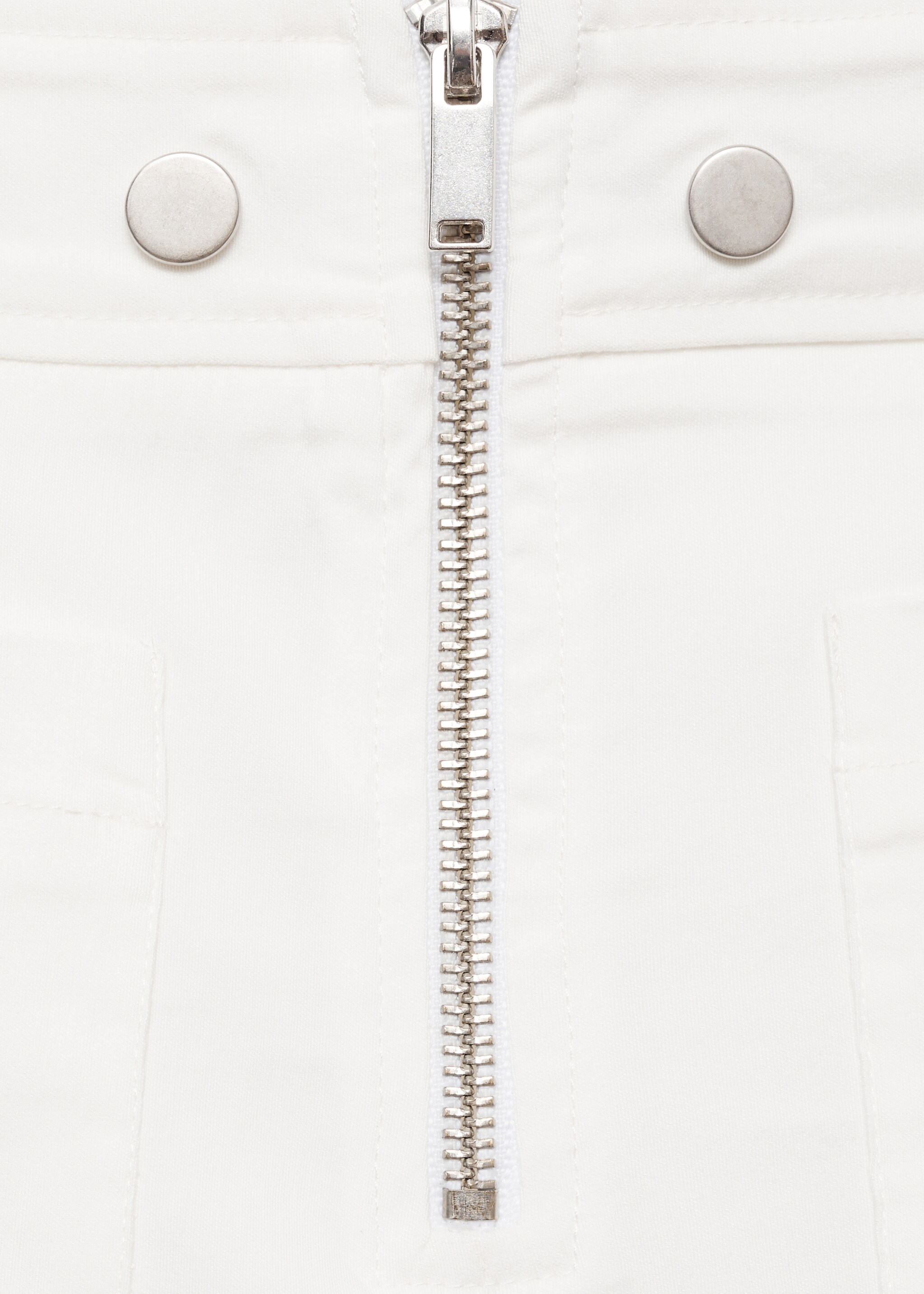 Capri trousers with decorative buttons - Details of the article 8