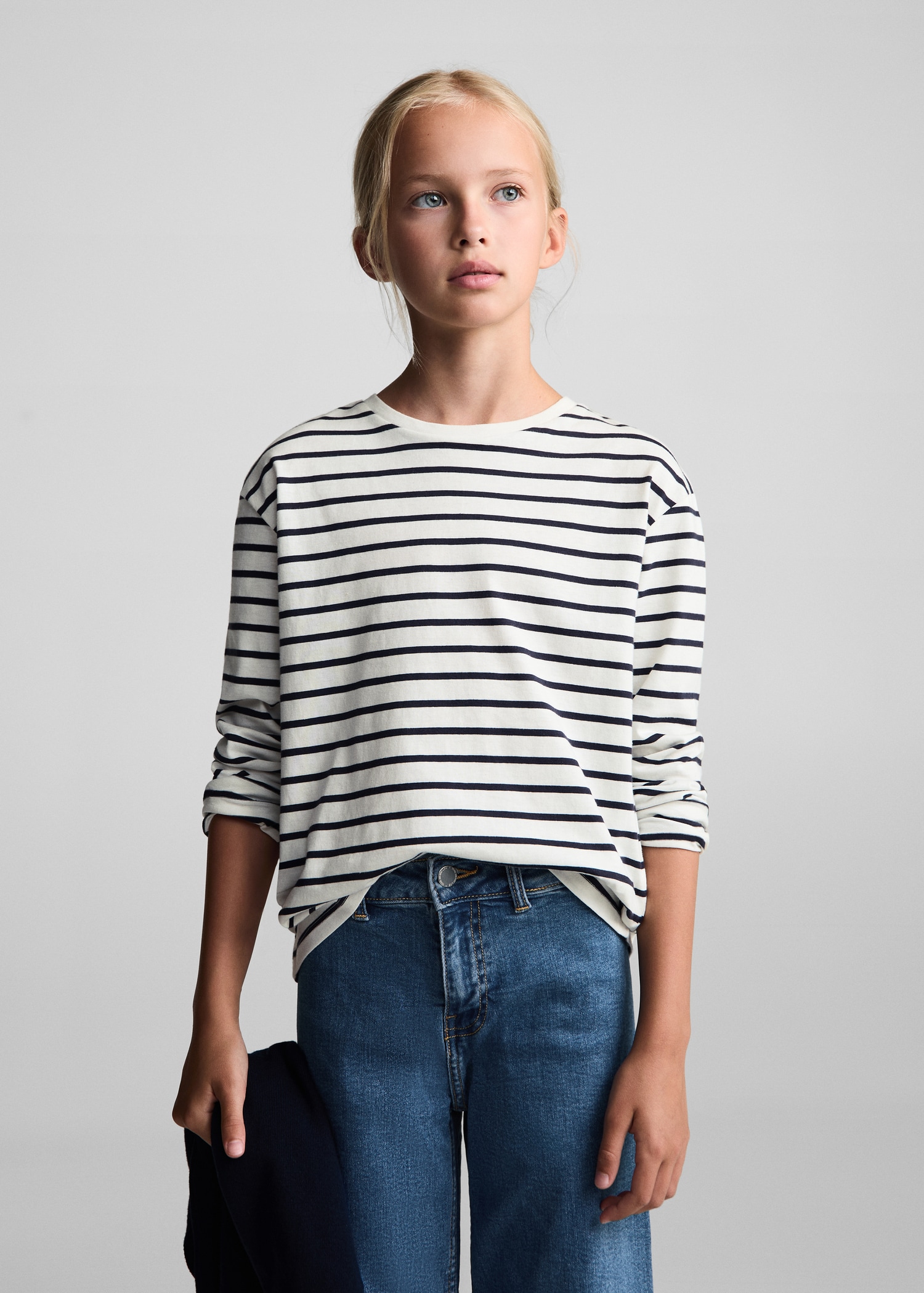 Jeans culotte bajo deshilachado - Plano medio