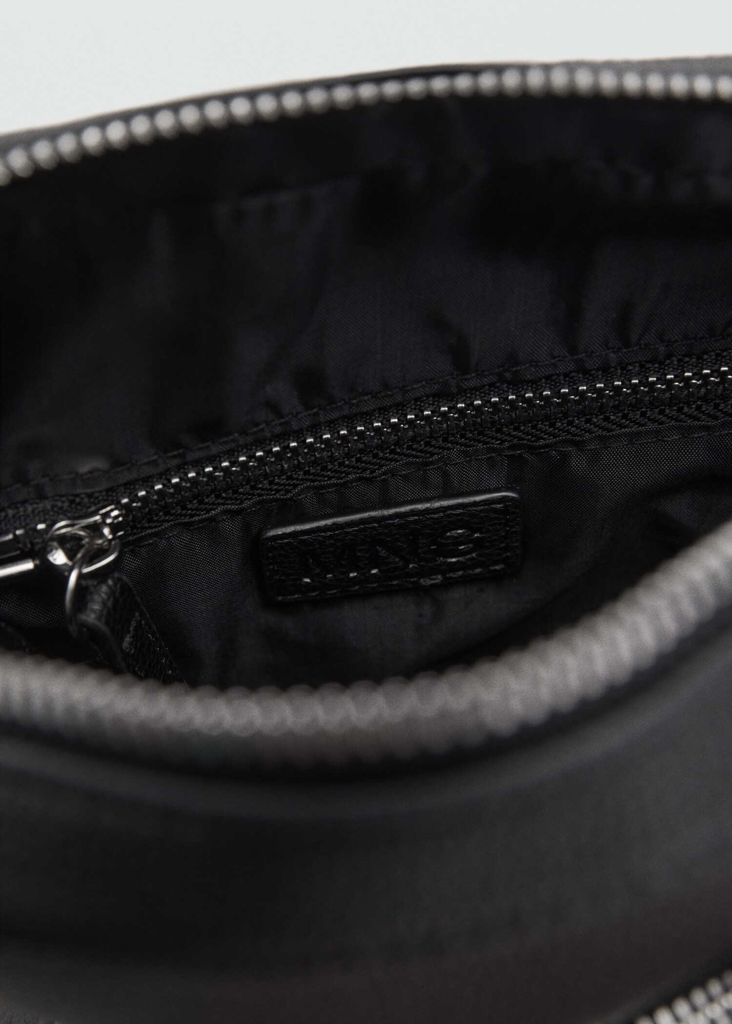 Leather-effect shoulder bag - Details of the article 2