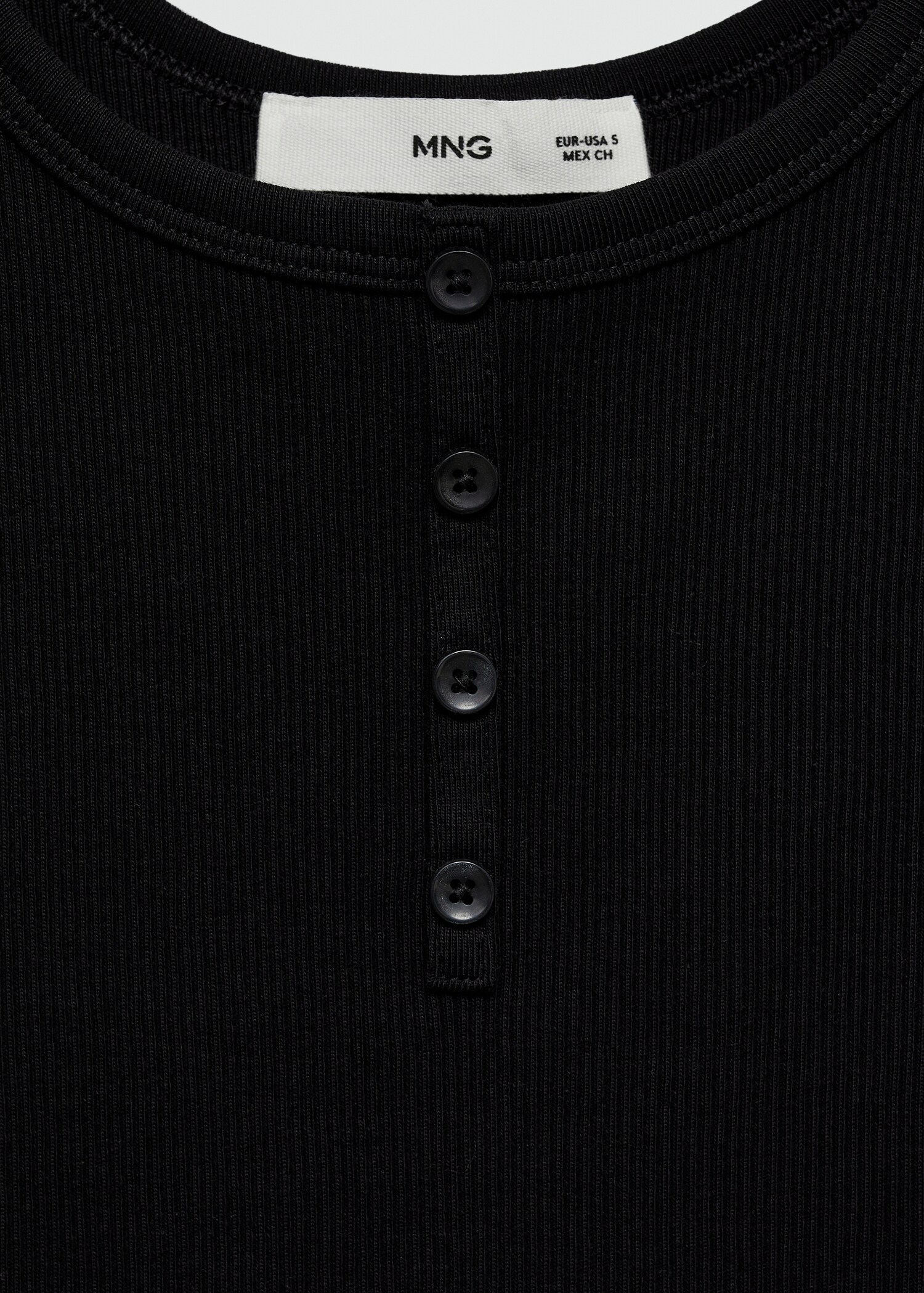 Top with straps and buttons - Details of the article 8