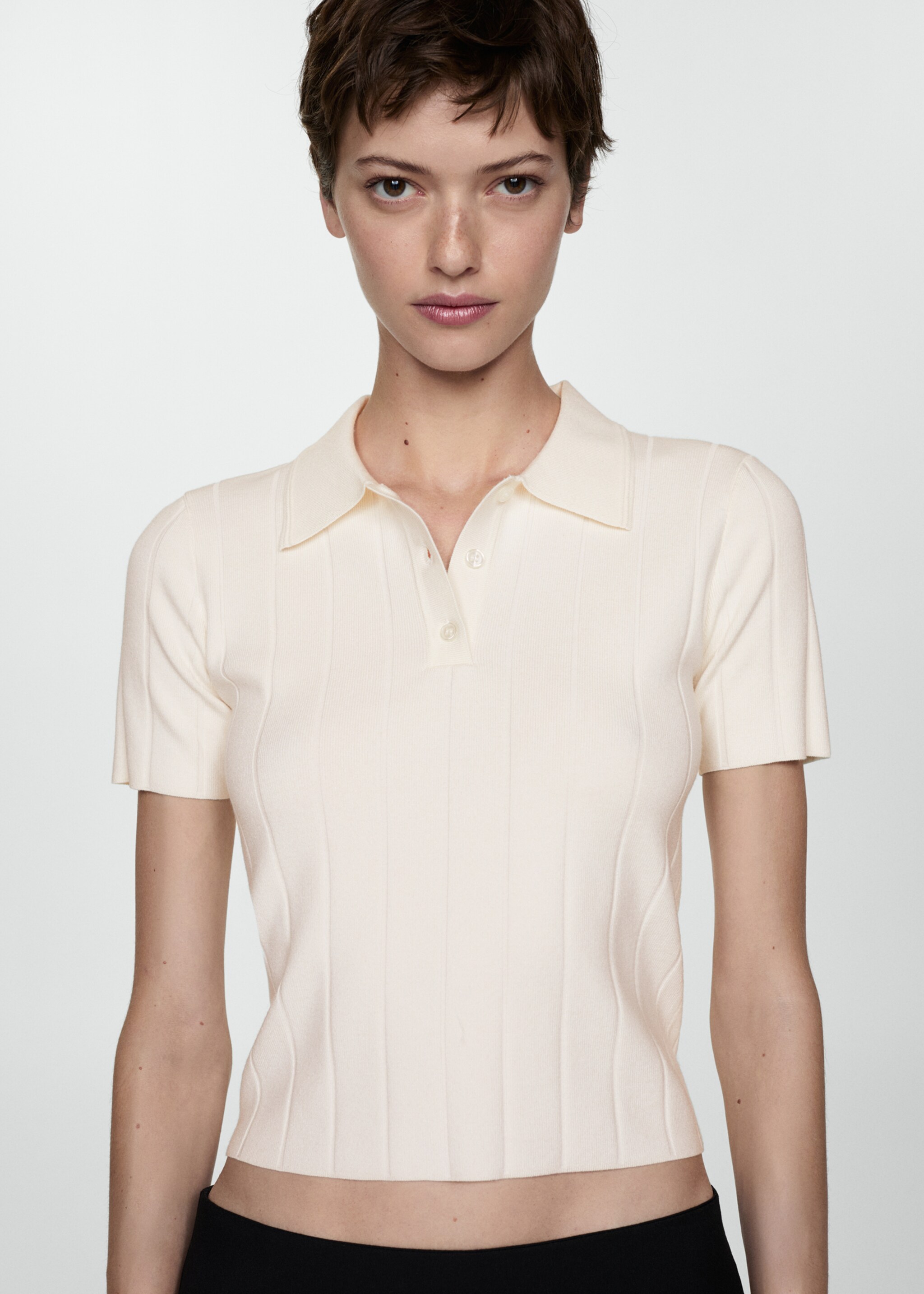 Camiseta cuello polo - Plano medio