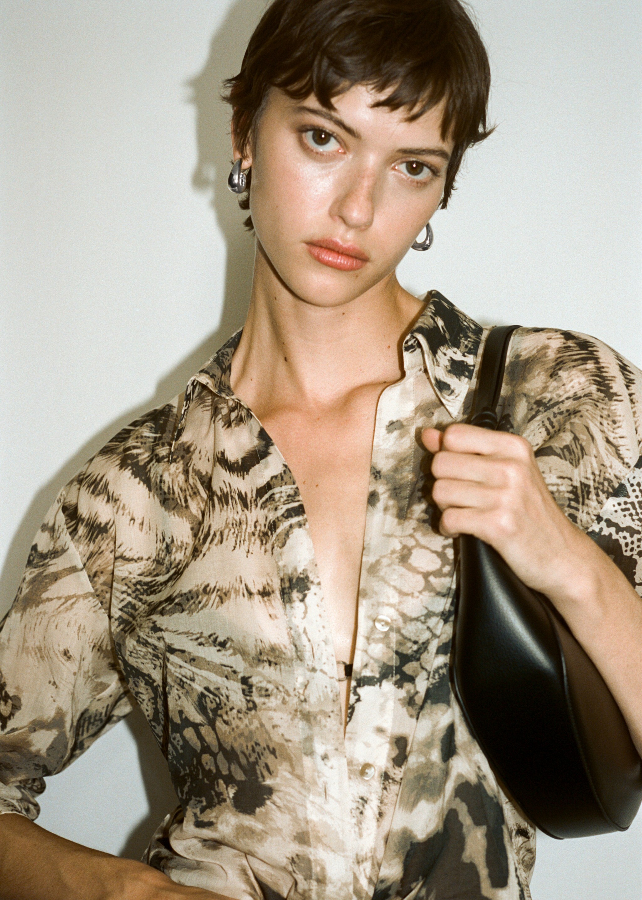 Semi-transparent animal-print shirt - Details of the article 7