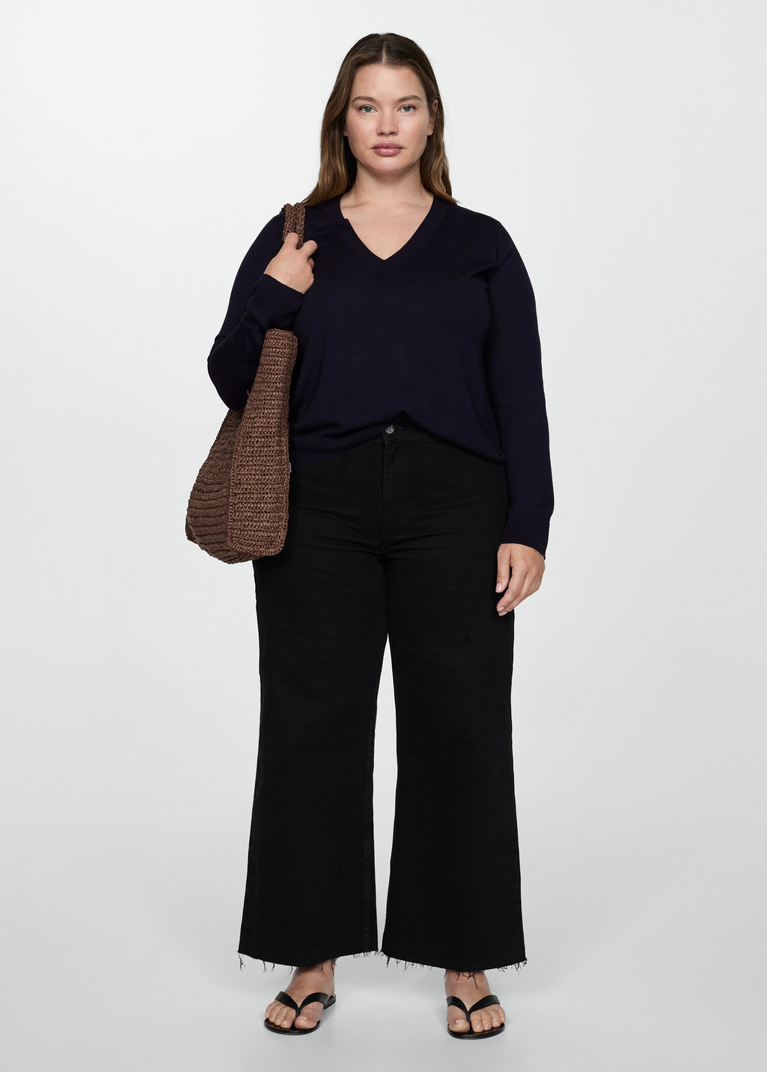 Fine-knit V-neck sweater - Details of the article 3