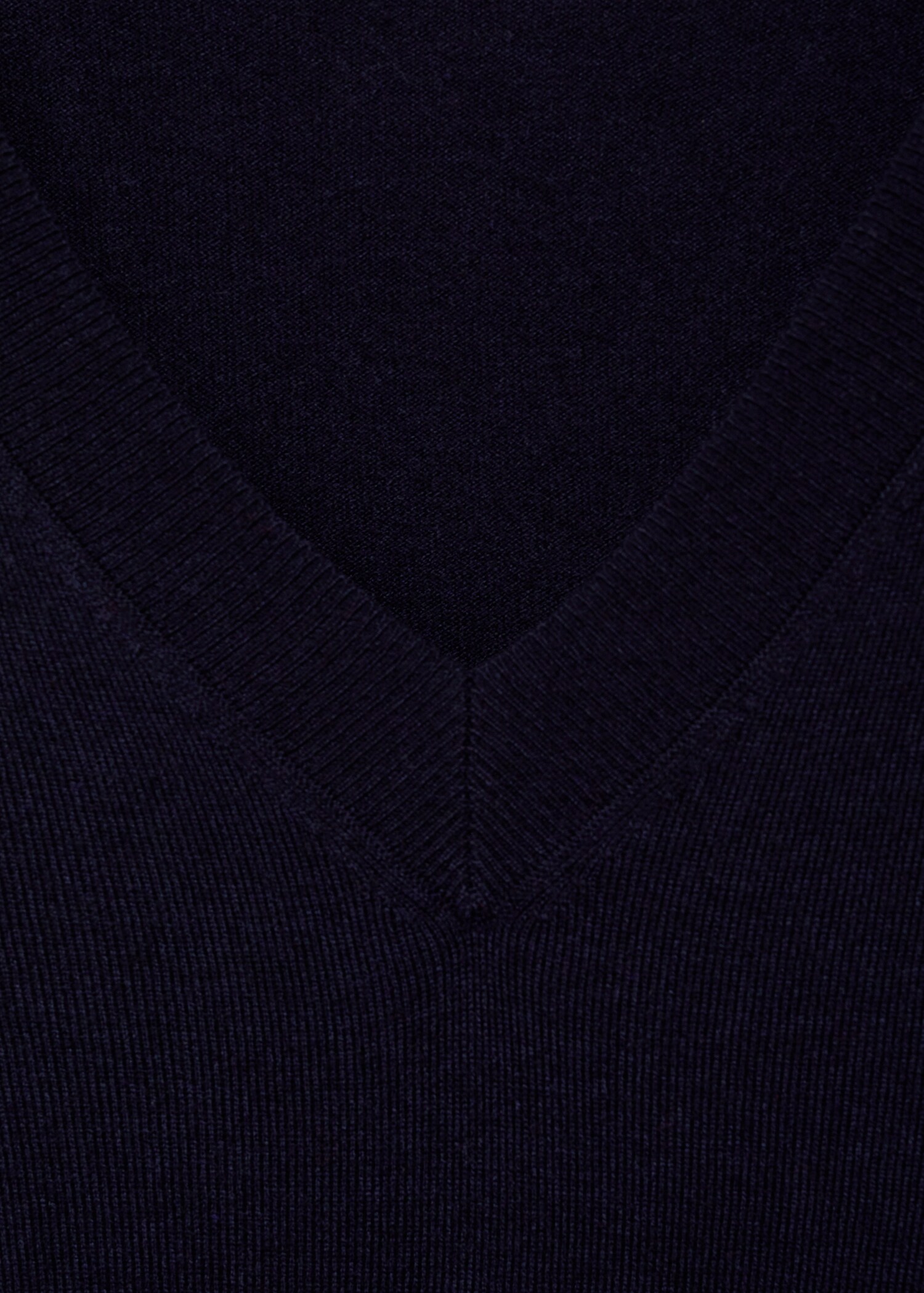 Fine-knit V-neck sweater - Details of the article 8