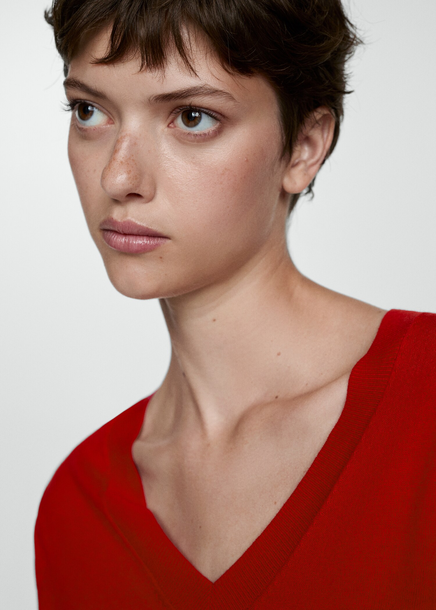 Fine-knit V-neck sweater - Details of the article 1