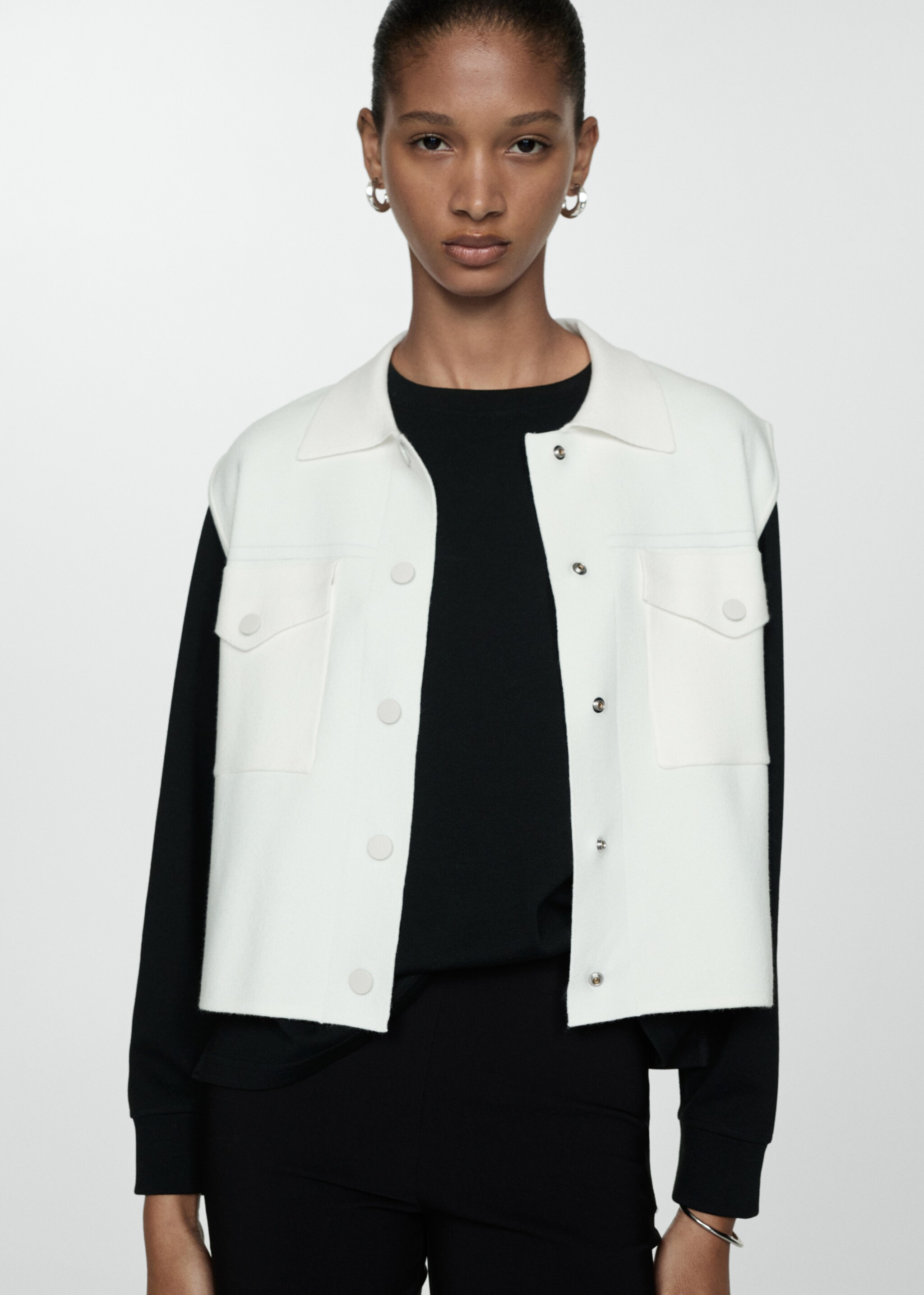 Knitted vest with pockets - Medium plane, Ecru. Ref: 77054022-00.