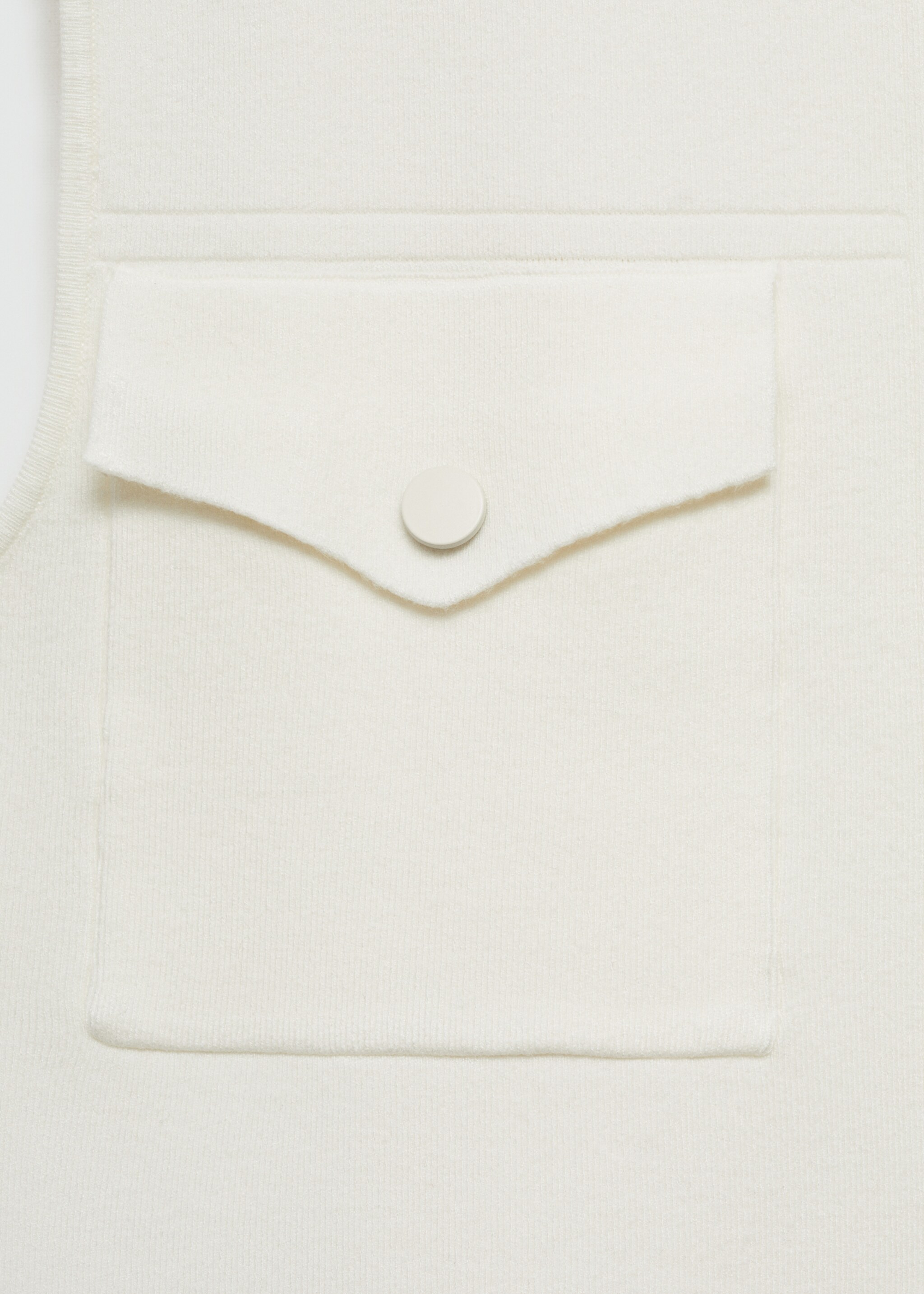 Knitted vest with pockets - Details of the article 8, Ecru. Ref: 77054022-00.