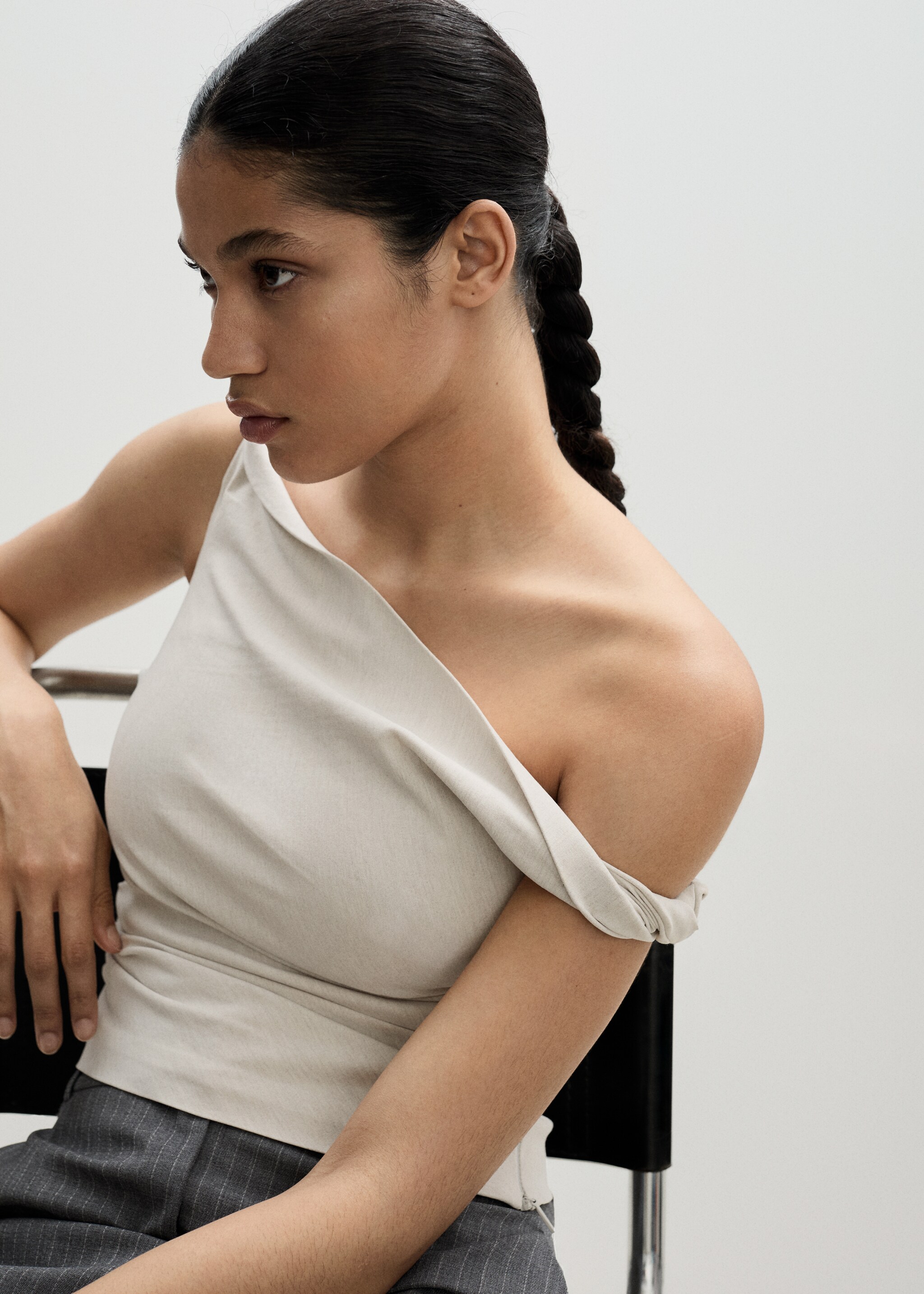 Asymmetrical draped top - Details of the article 1