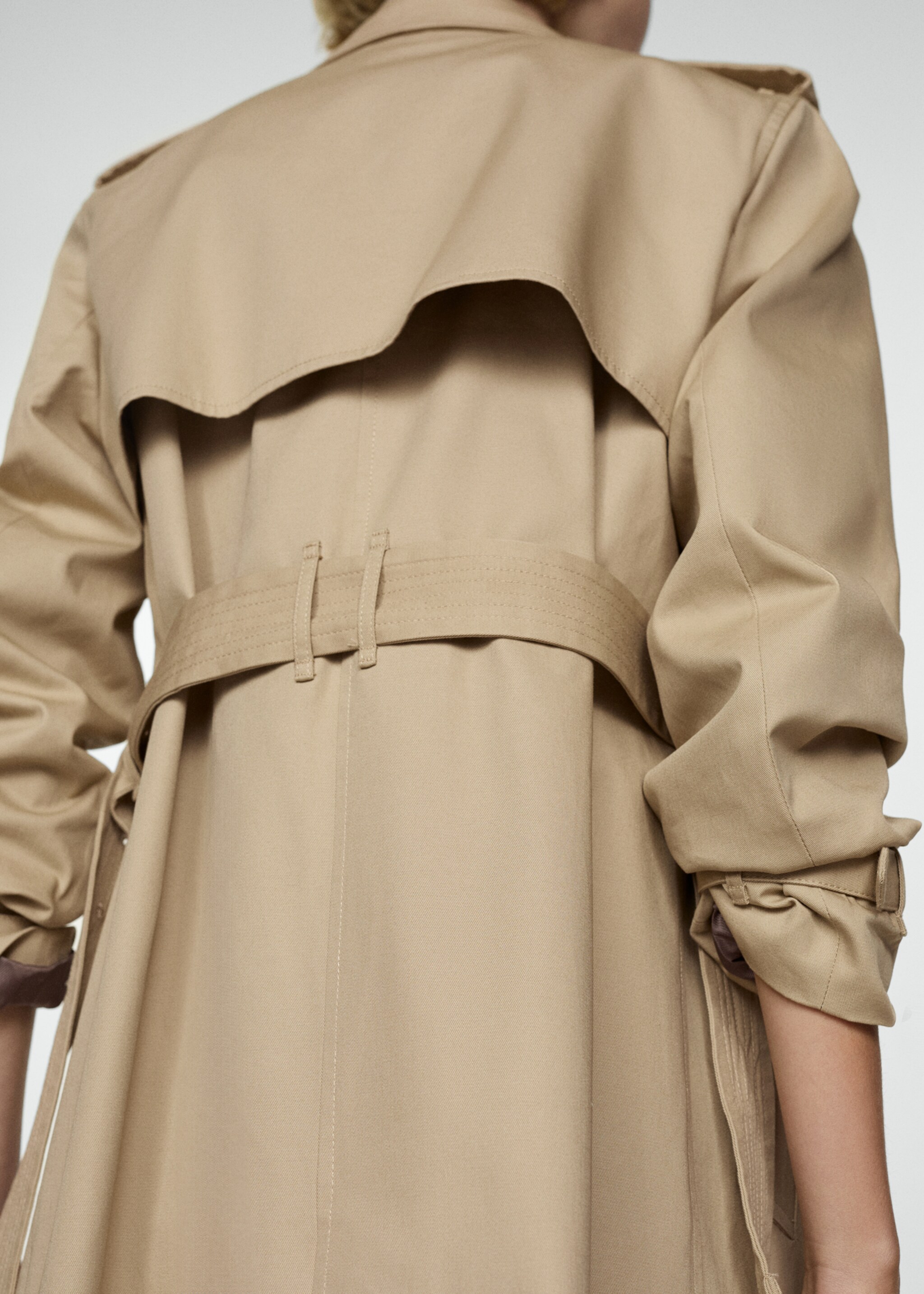 Classic trench coat with belt - Details of the article 2