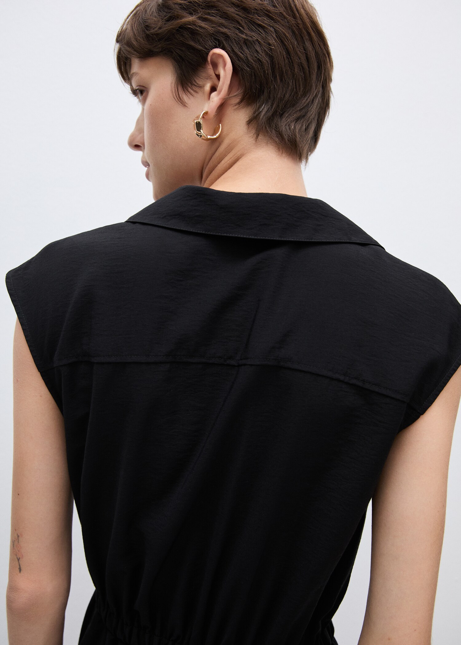 Mono bolsillos cuello camisero - Reverso del artículo