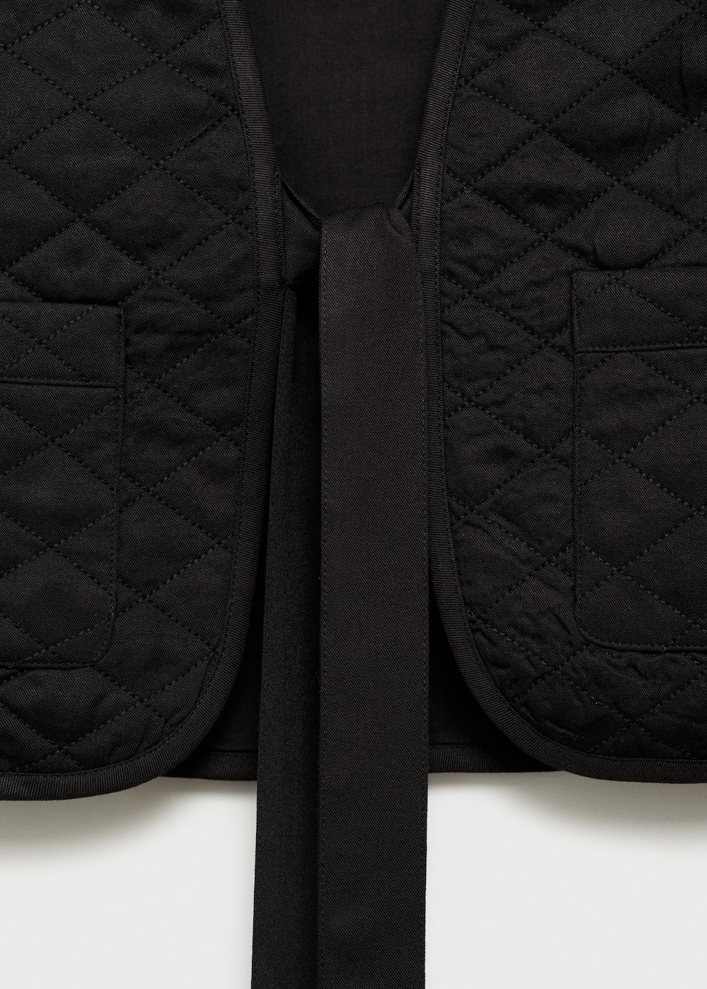 Quilted vest with pleat