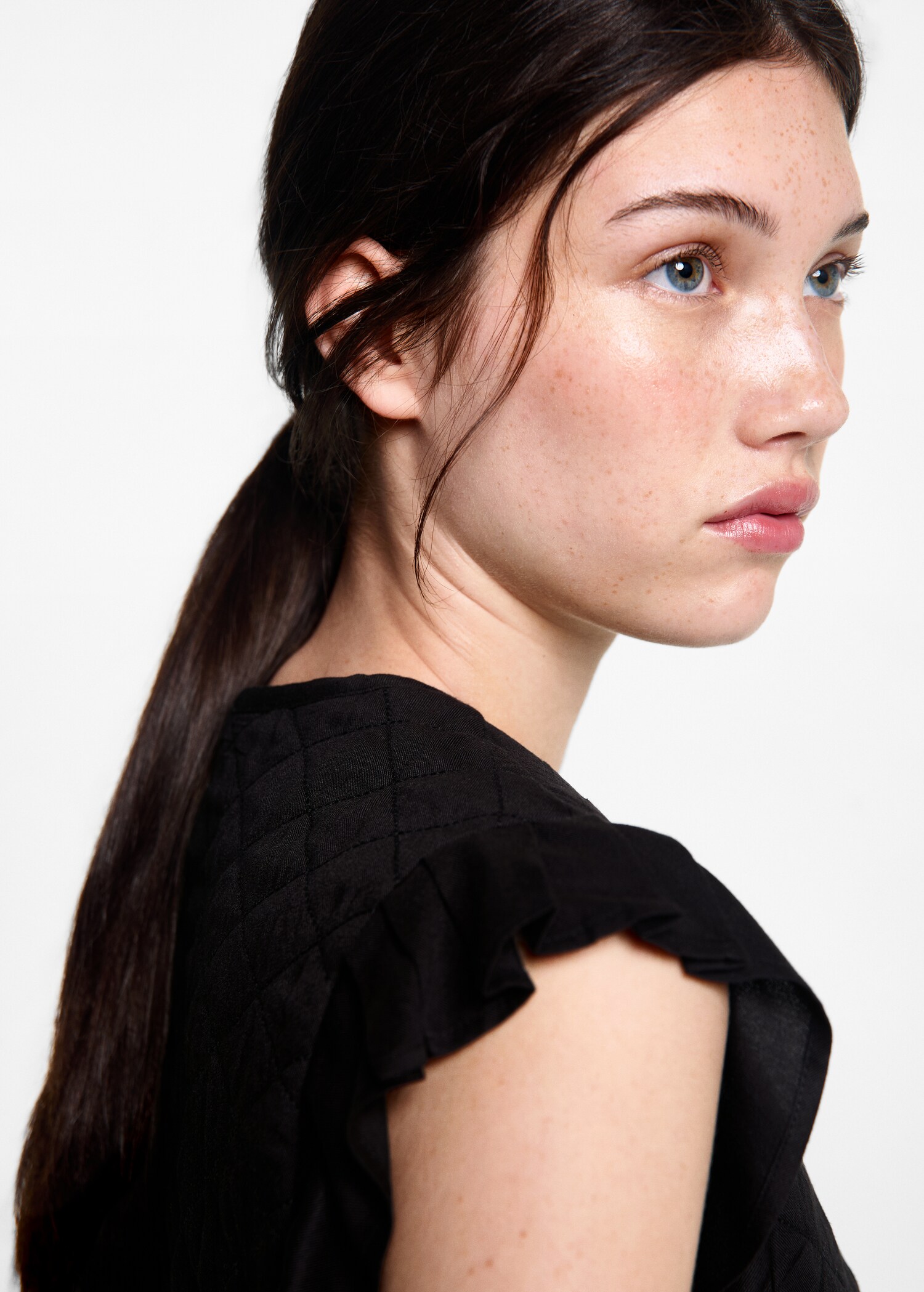 Quilted gilet with pleat - Details of the article 1
