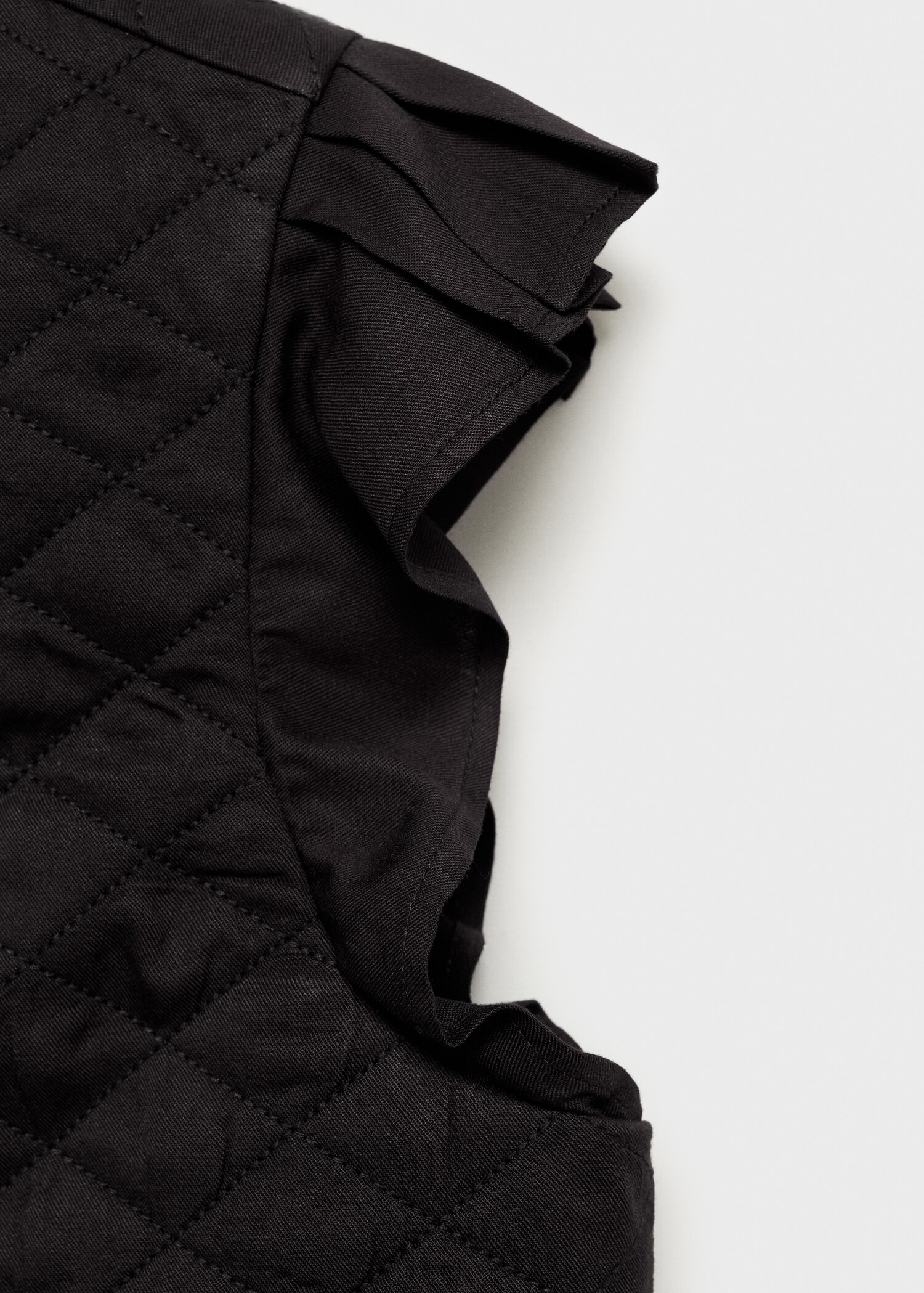 Quilted gilet with pleat - Details of the article 8