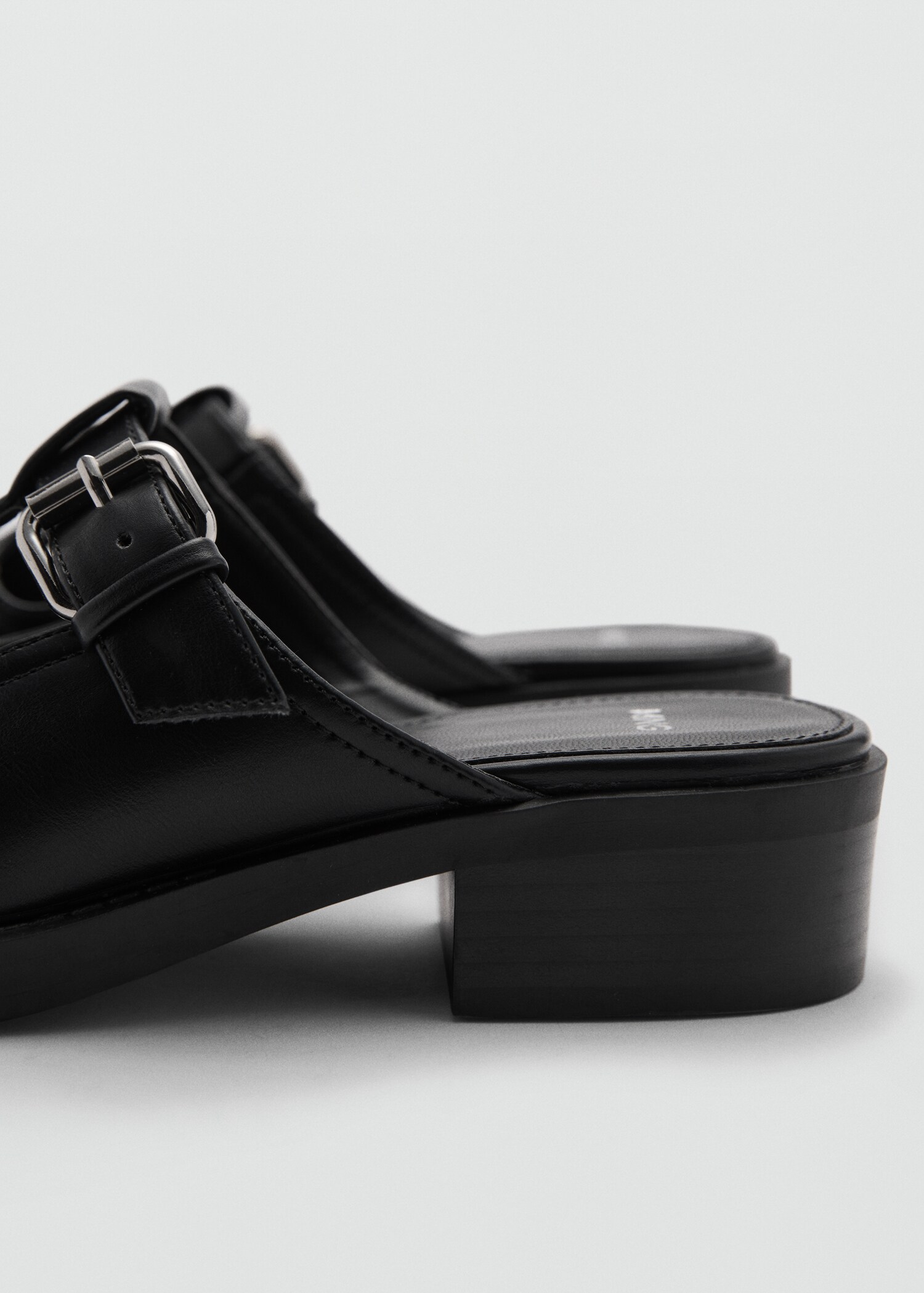 Zueco hebilla estilo mule - Detalle del artículo 1