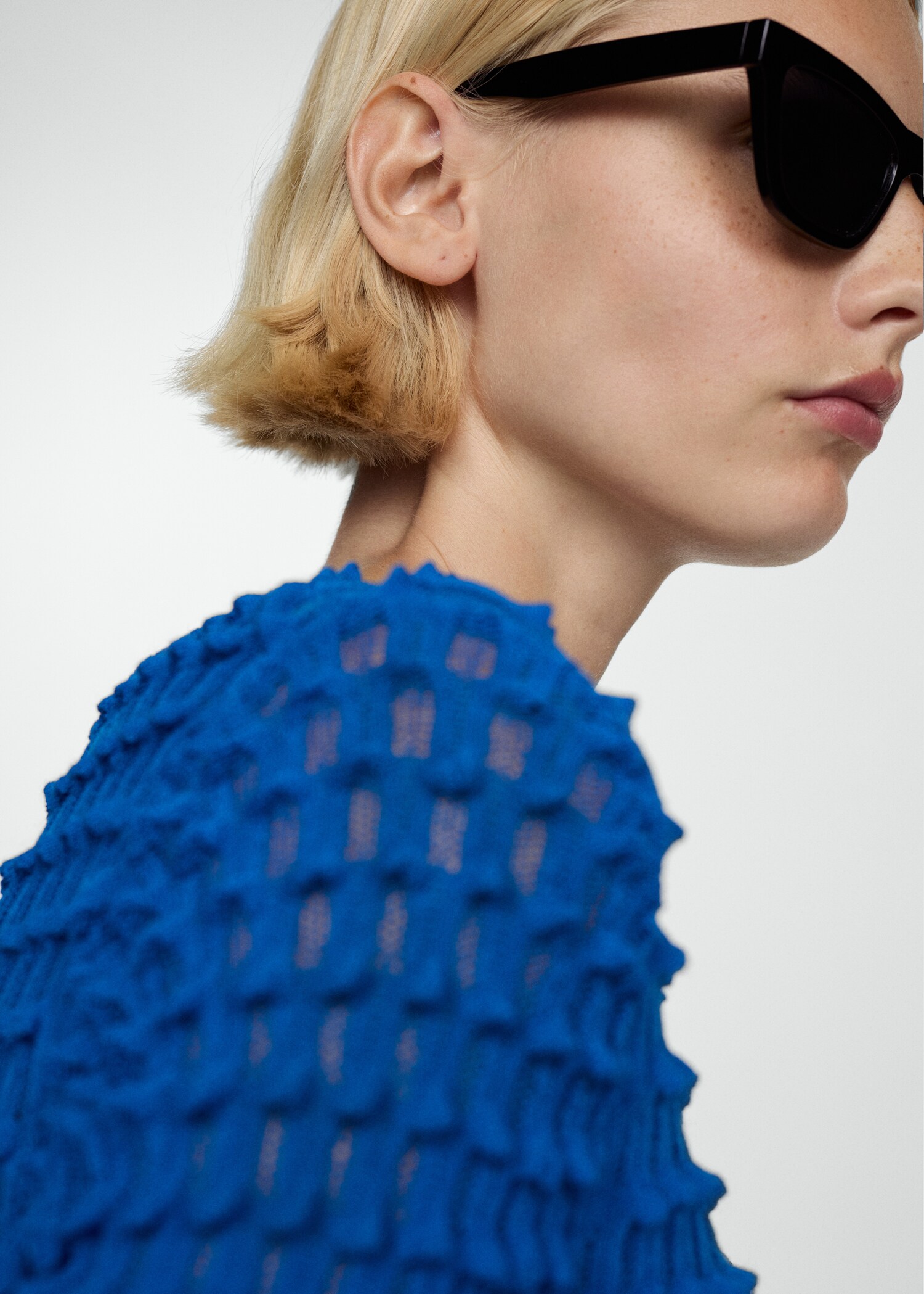 Short sleeve textured sweater - Details of the article 1
