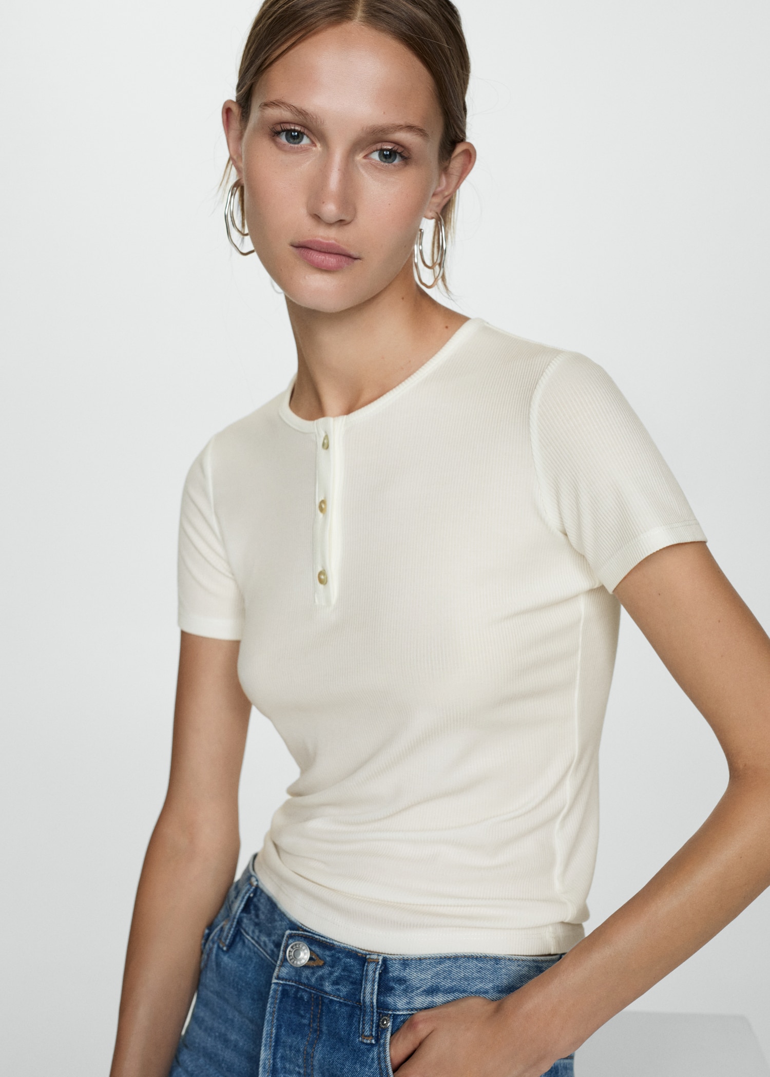 T-shirt lyocell knappar - Bild av mittparti