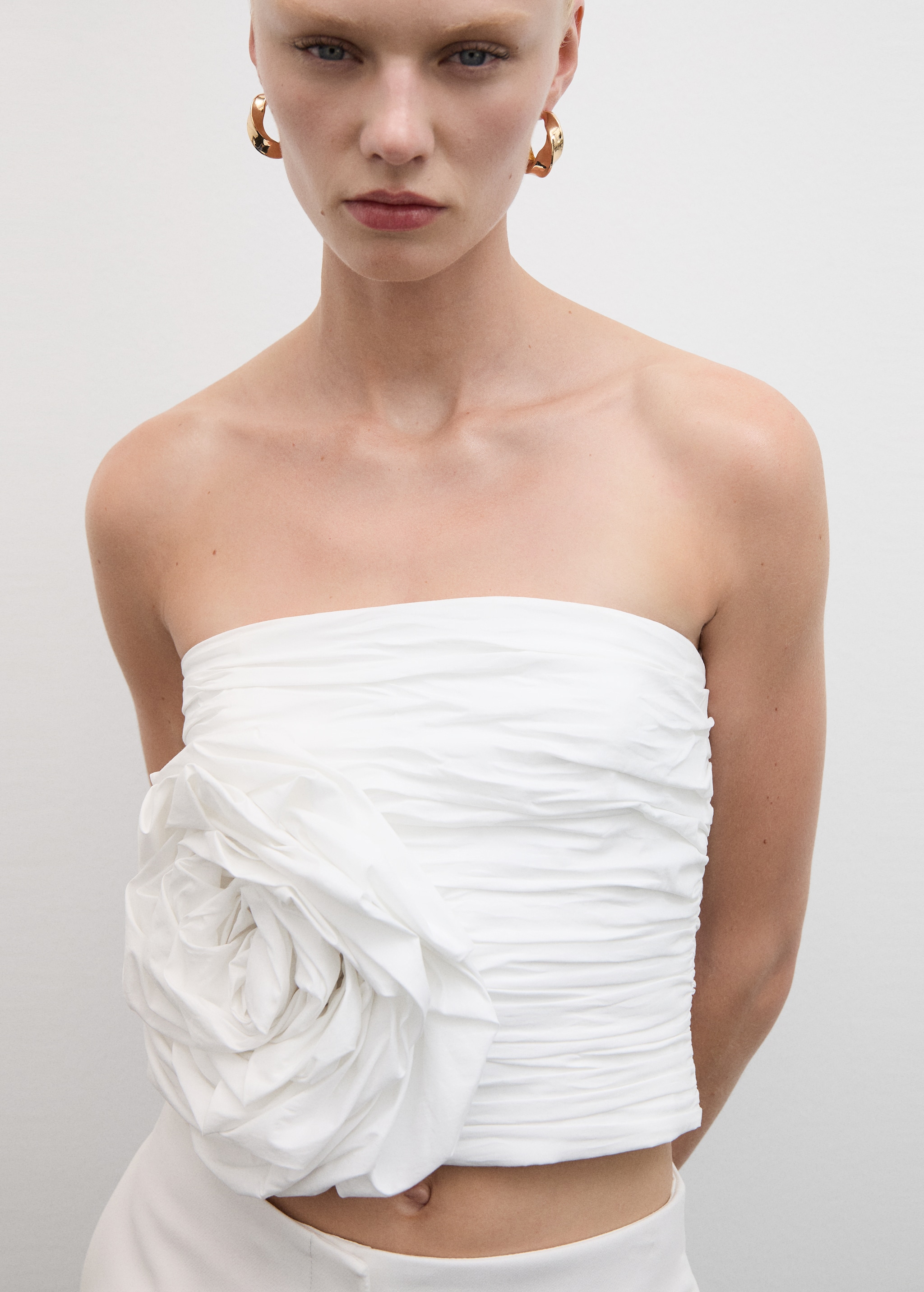 Top froncé maxifleur - Plan moyen