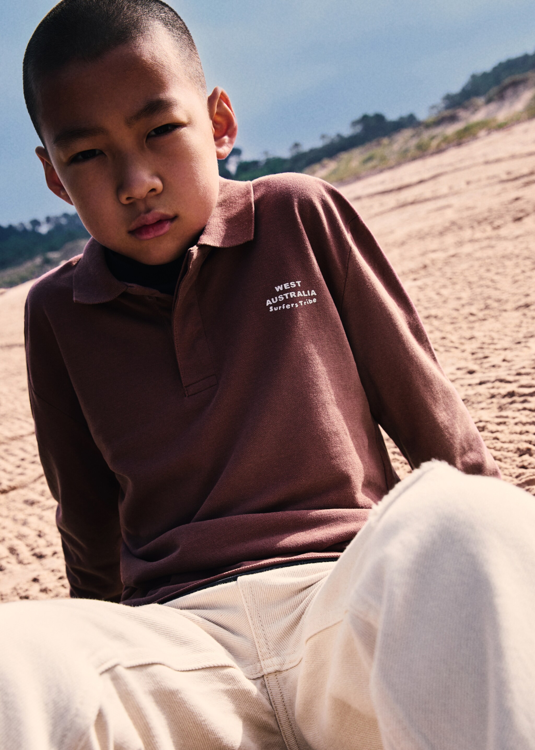 Polo détail brodé - Détail de l'article 5, Bordeaux. Ref: 77054764-00.