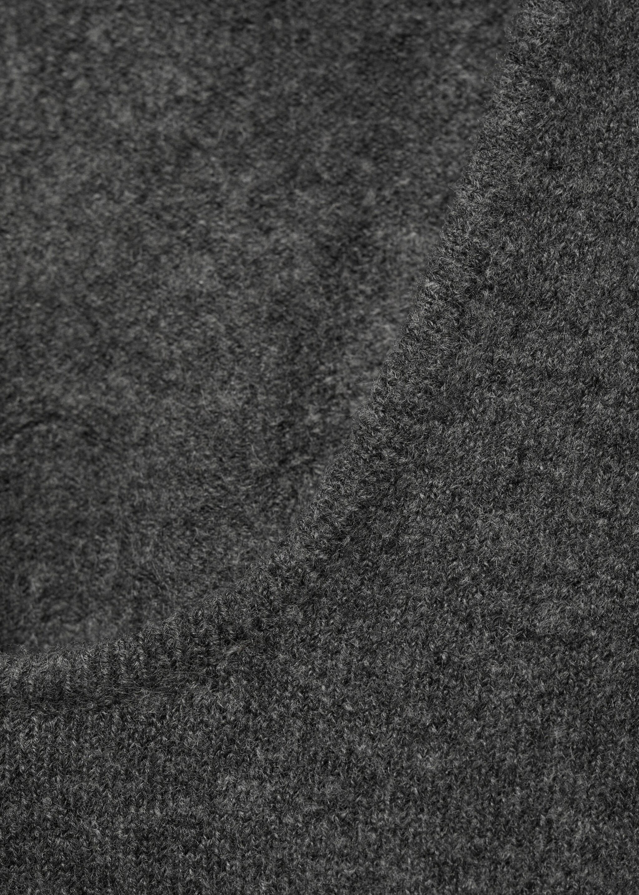 Back vent sweater - Details of the article 8