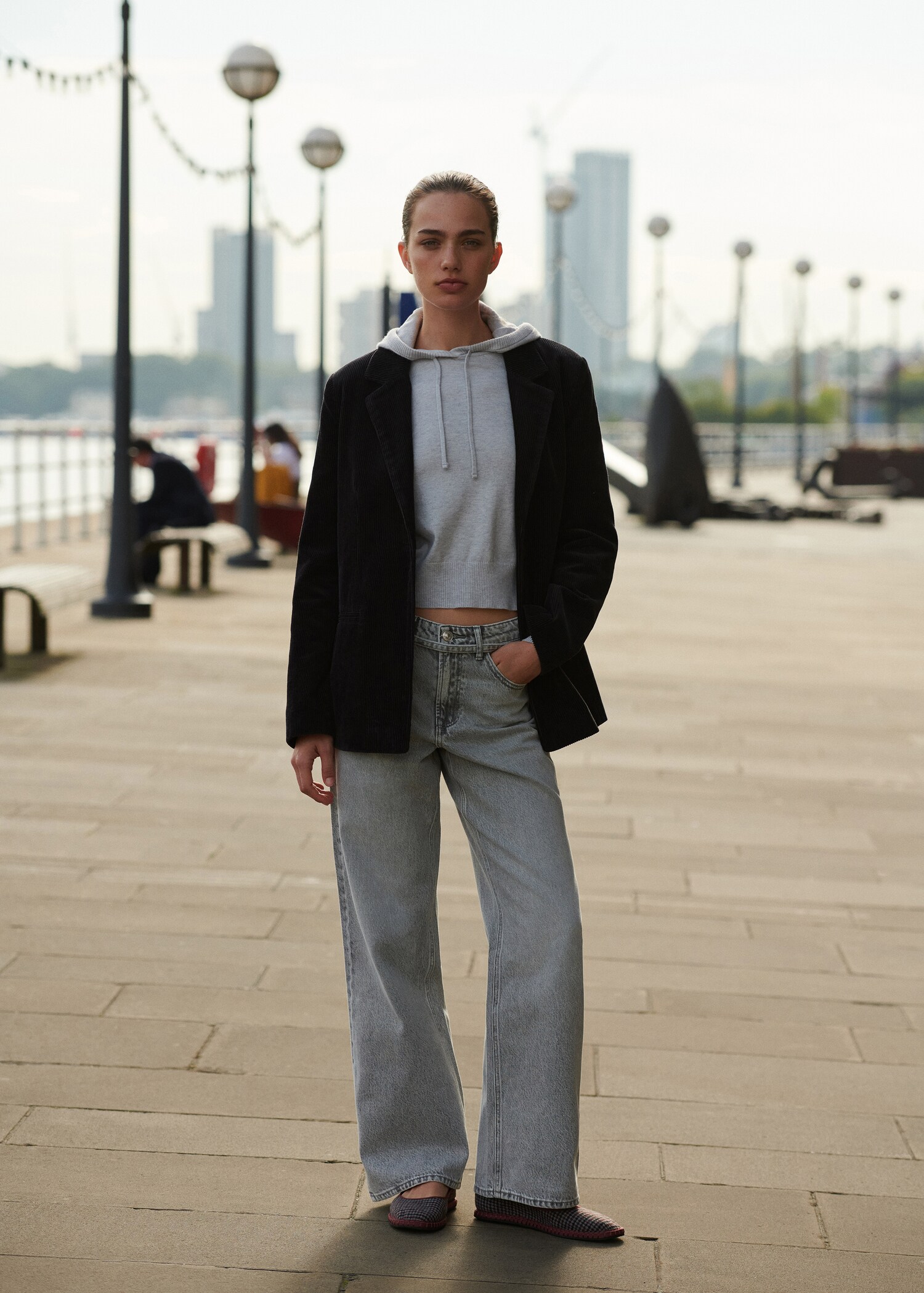 Wideleg jeans with drawstring - Details of the article 4