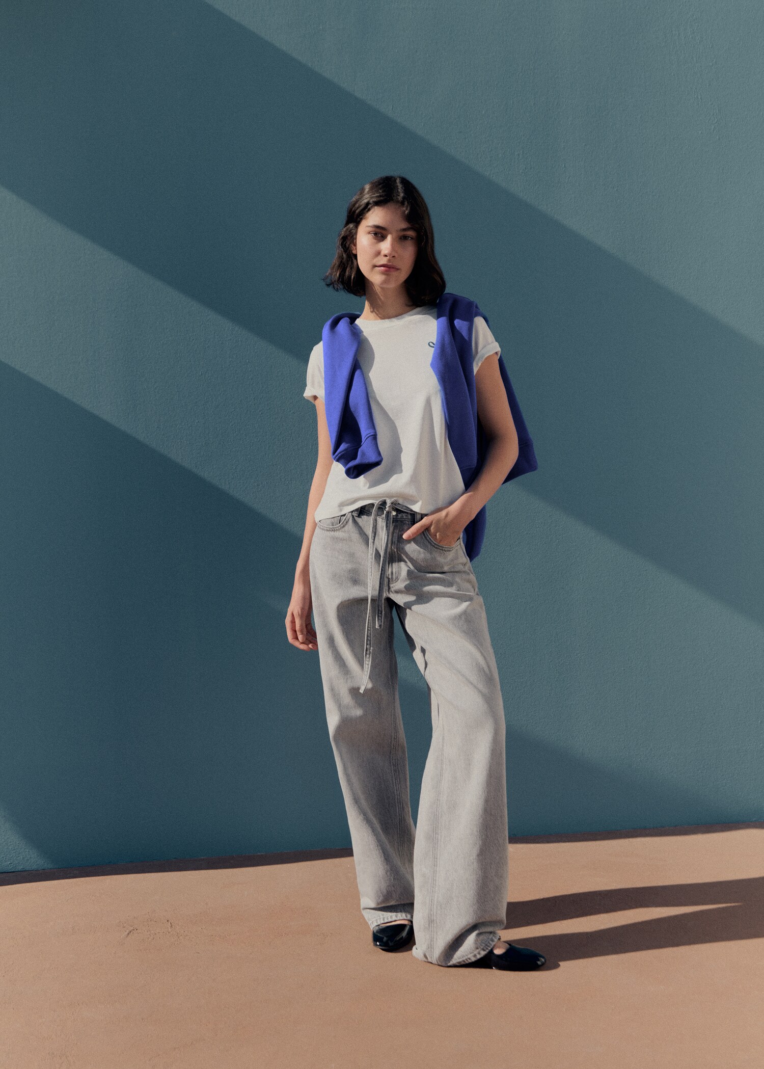 Wideleg jeans with drawstring - Details of the article 5