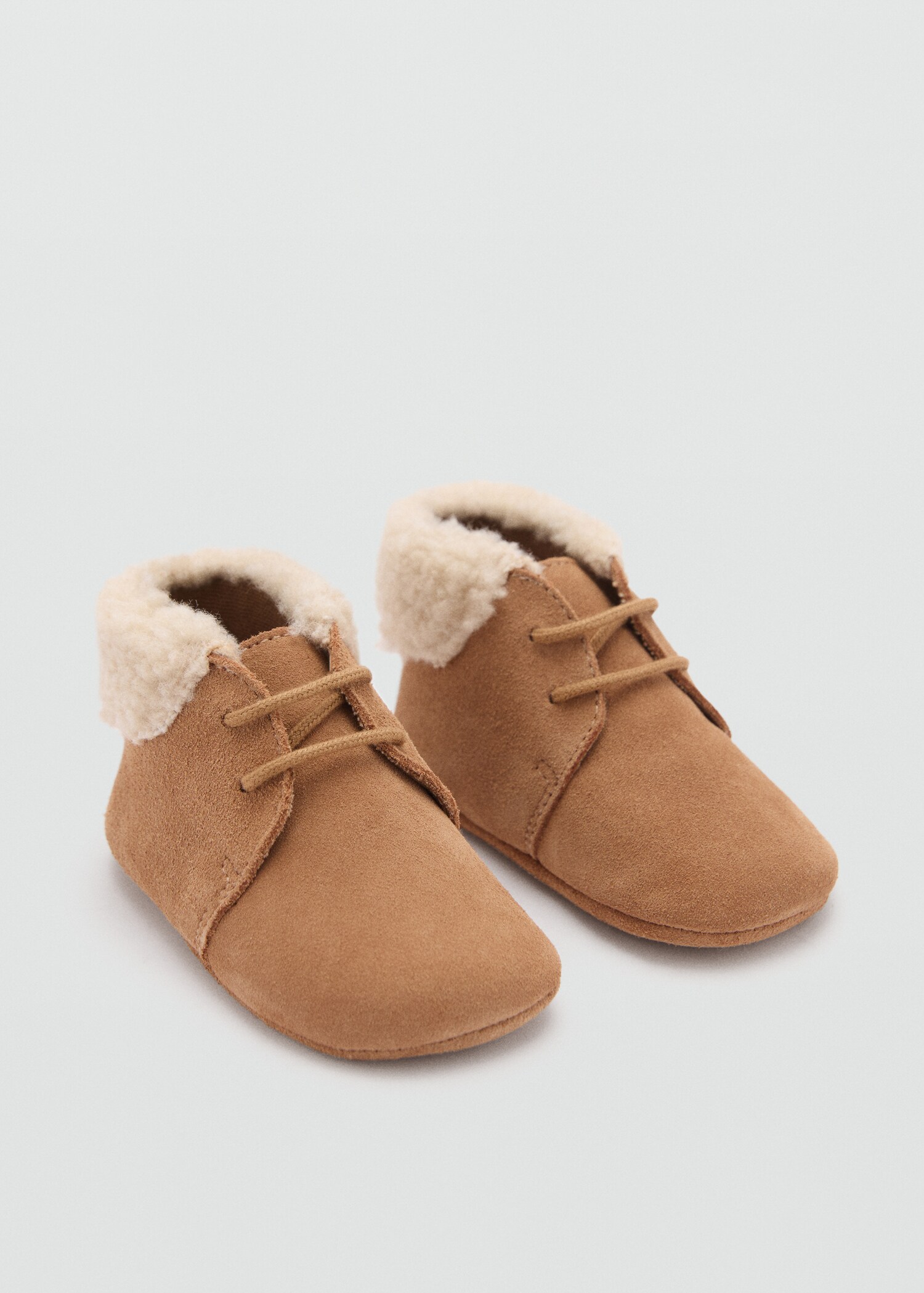Bottes cuir imitation fourrure - Plan moyen