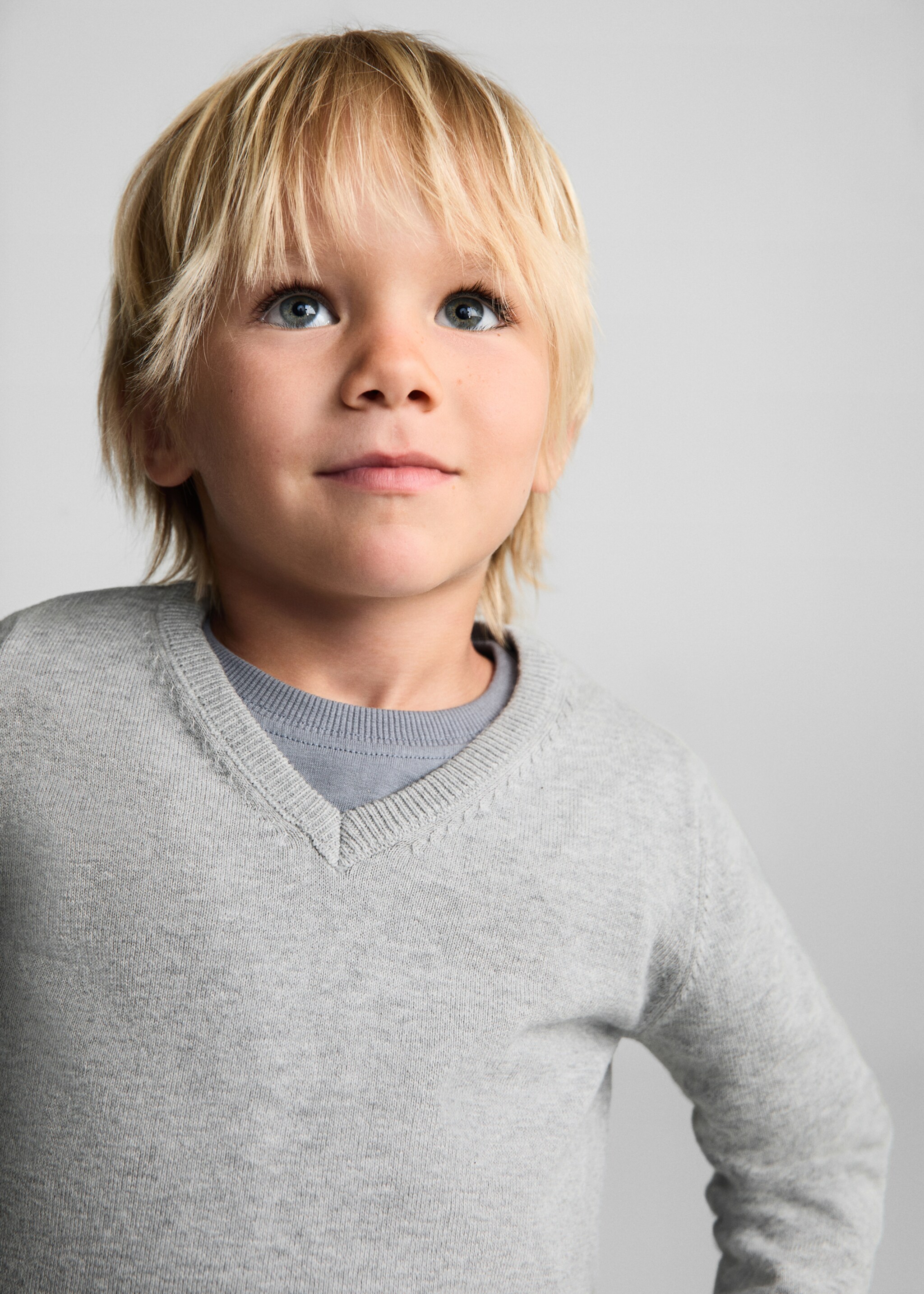 V-neck sweater - Details of the article 1