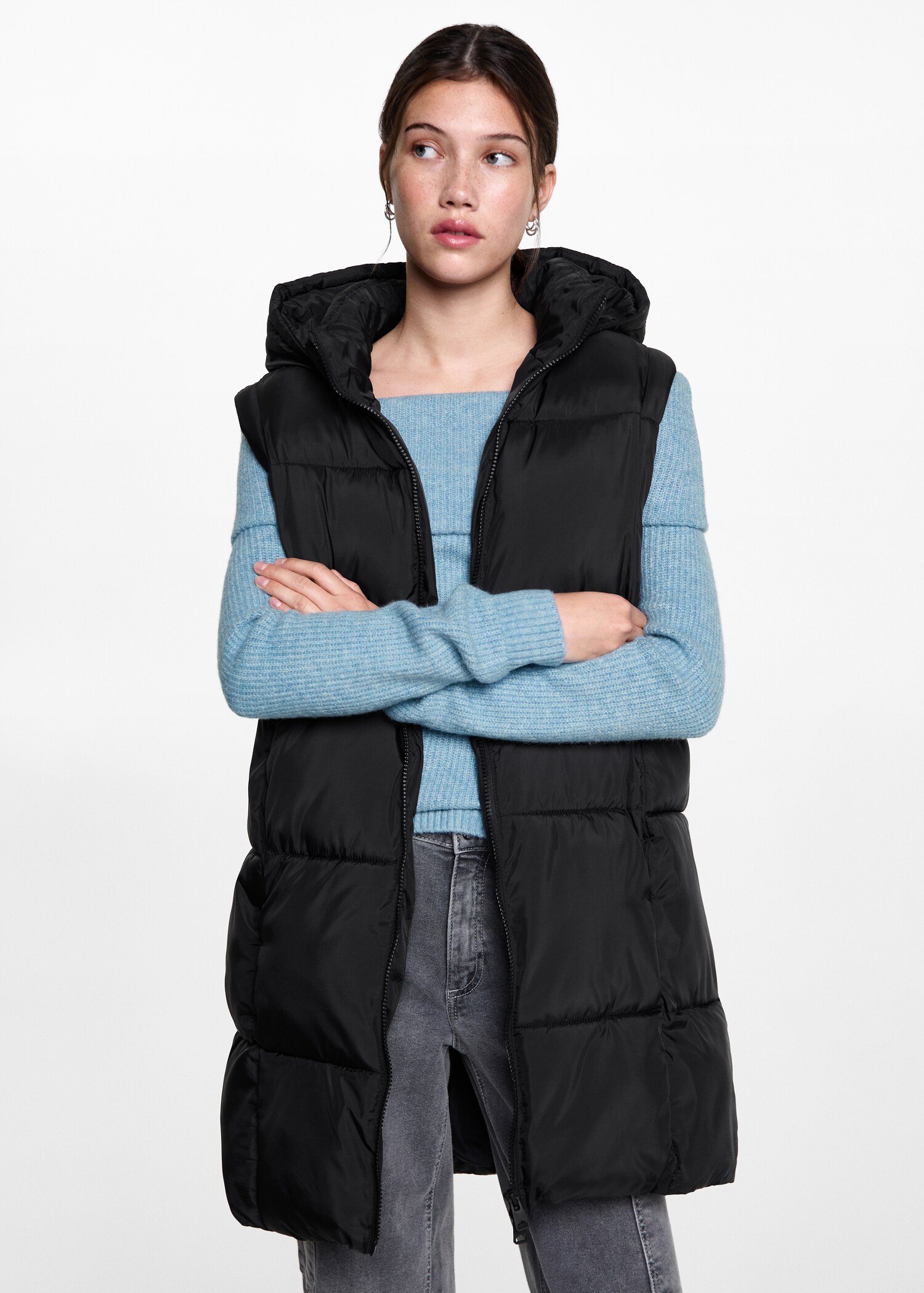 Gilet matelassé à capuche - Plan moyen