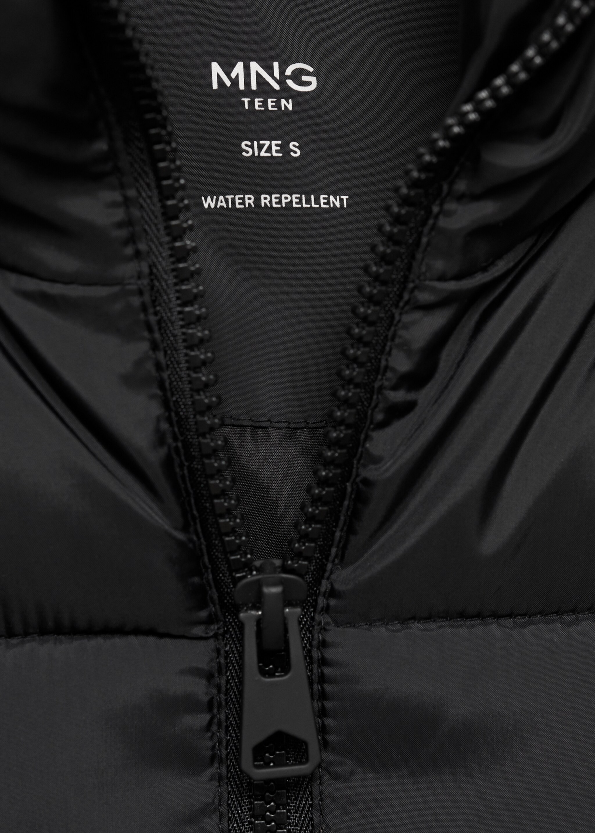 Quilted gilet with hood - Details of the article 8
