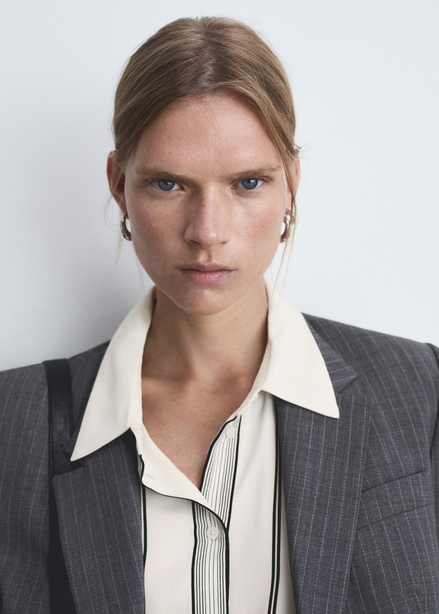 Shirt with contrasting details - Details of the article 1