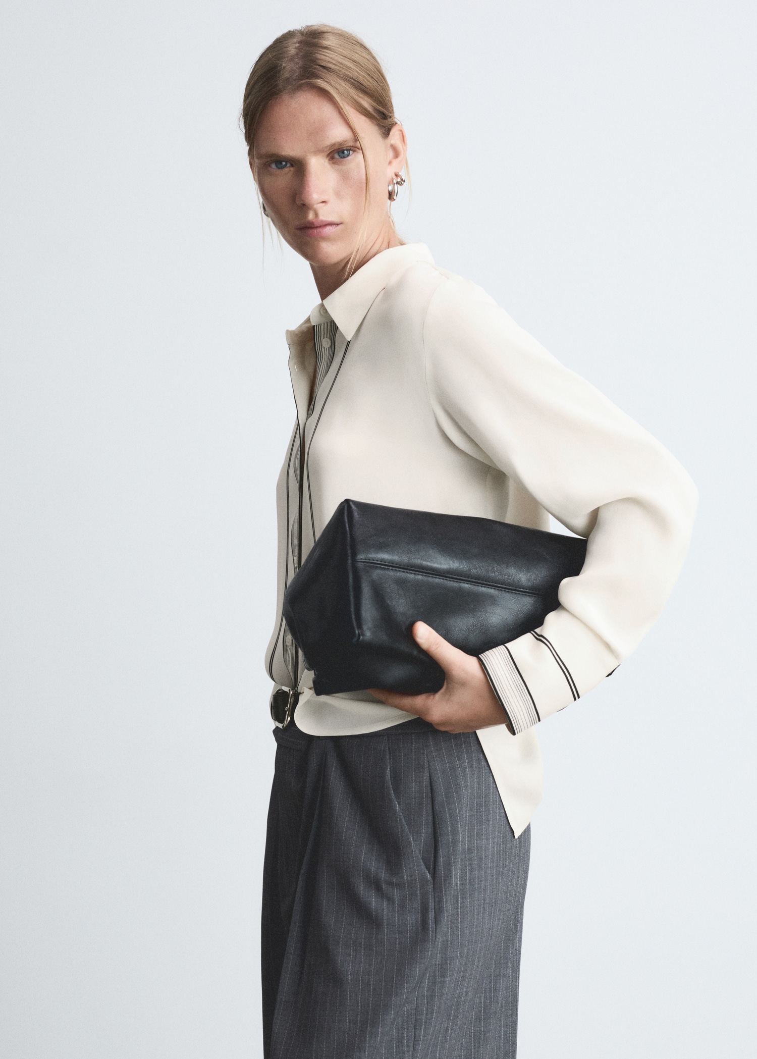 Shirt with contrasting details - Details of the article 2