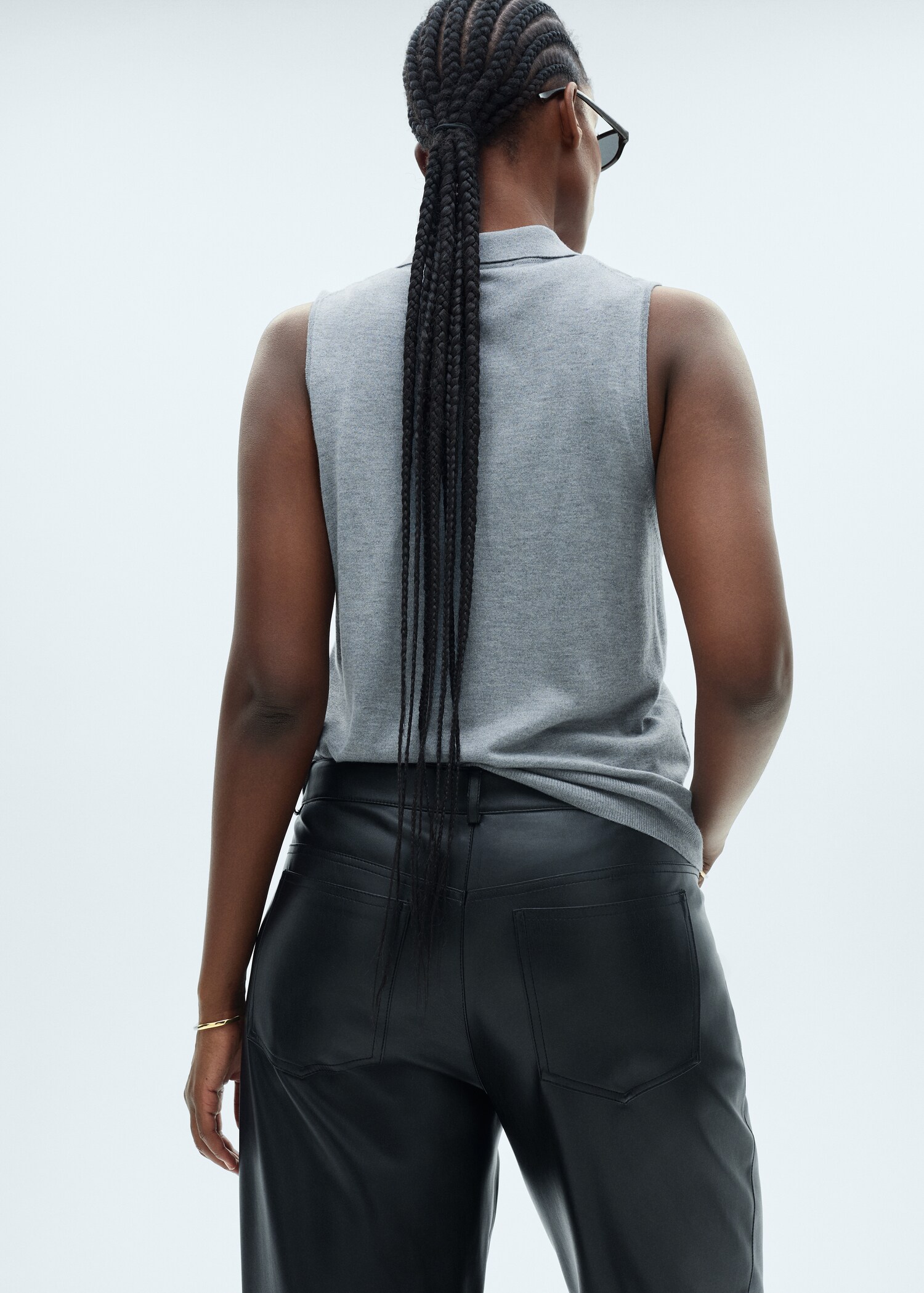 Mid-rise leather effect trousers - Details of the article 4