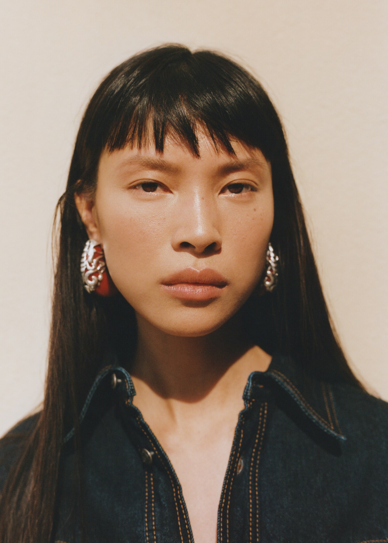 Hoop earrings with metallic detail - Details of the article 9