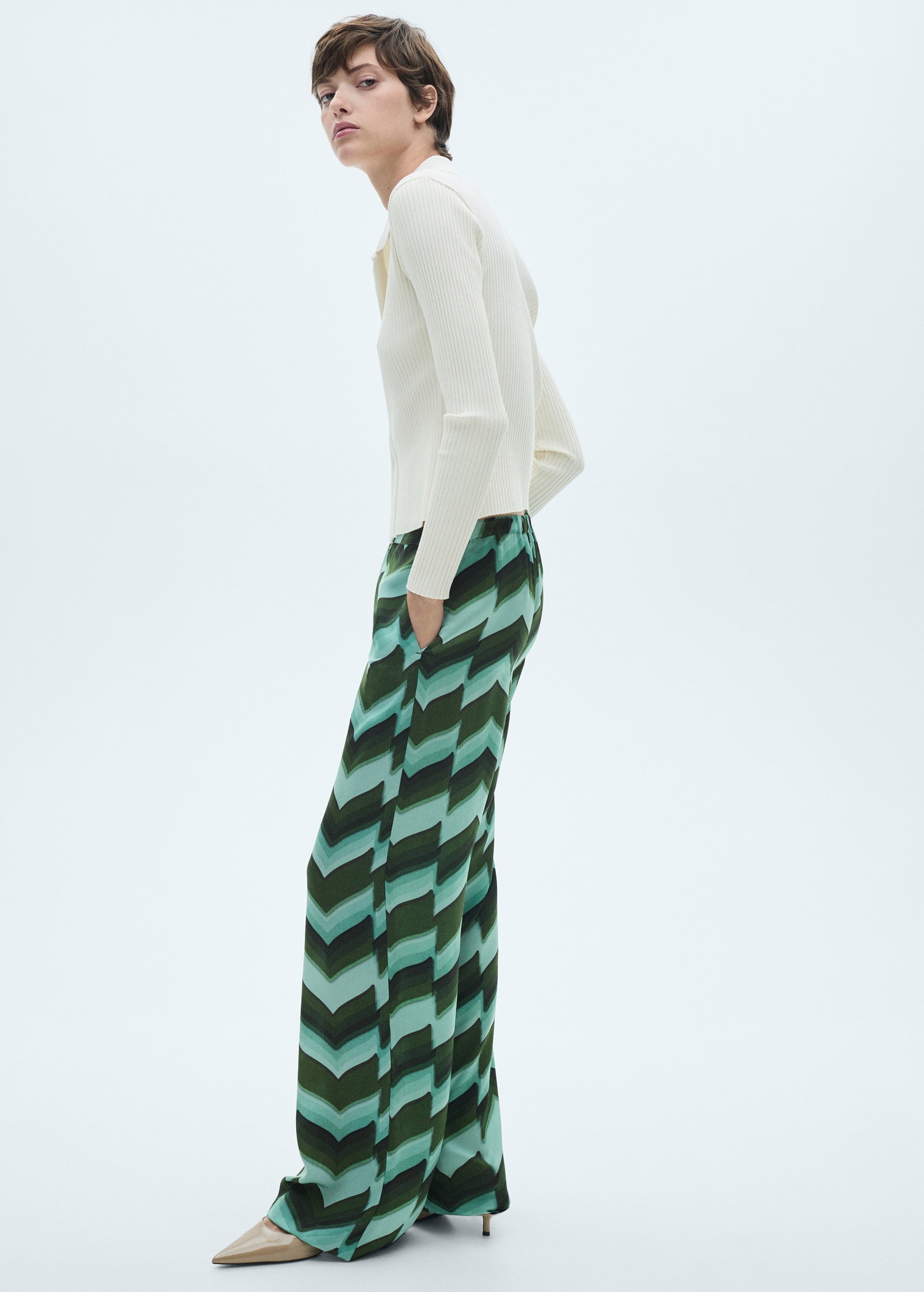 Printed straight trousers - Details of the article 2