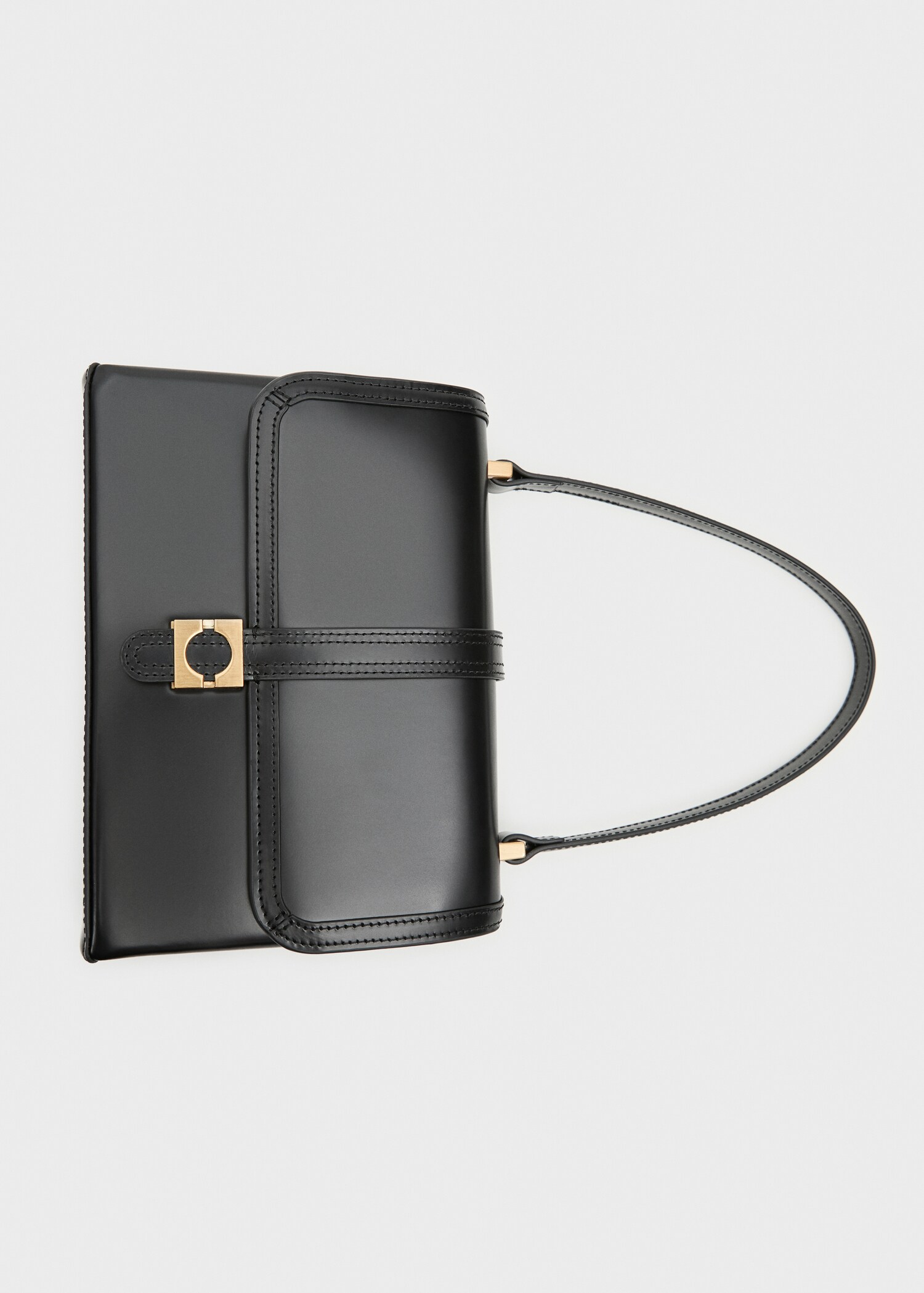 100% leather bag with flap - Details of the article 2