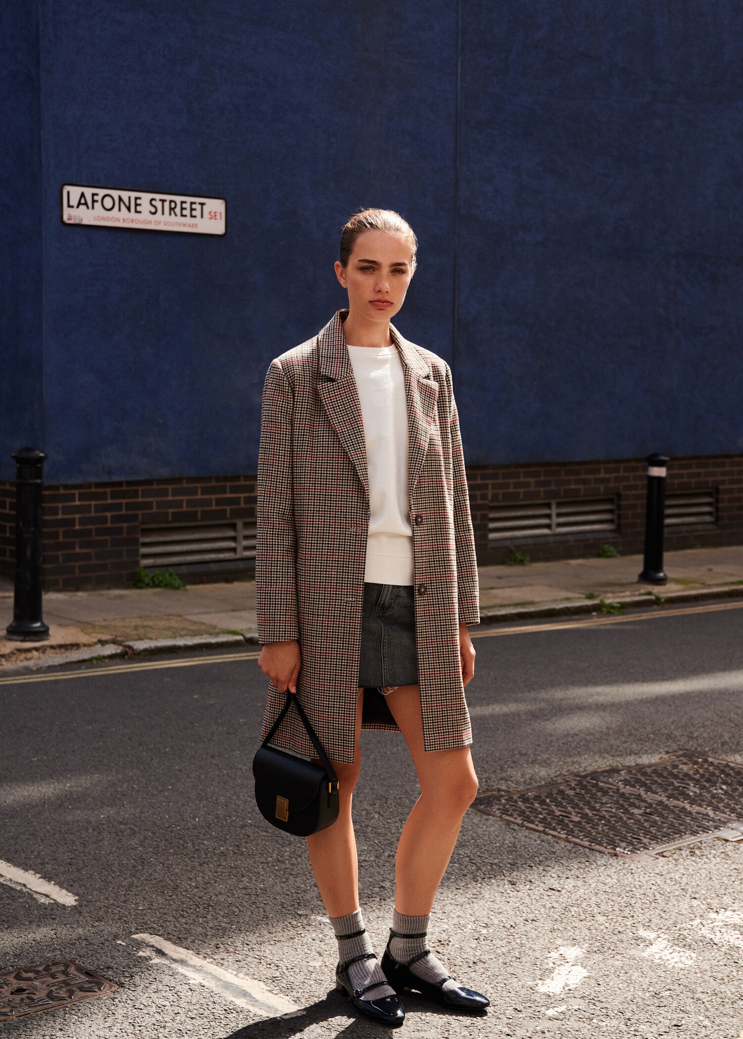 Crossbody bag with metal closure - Details of the article 9