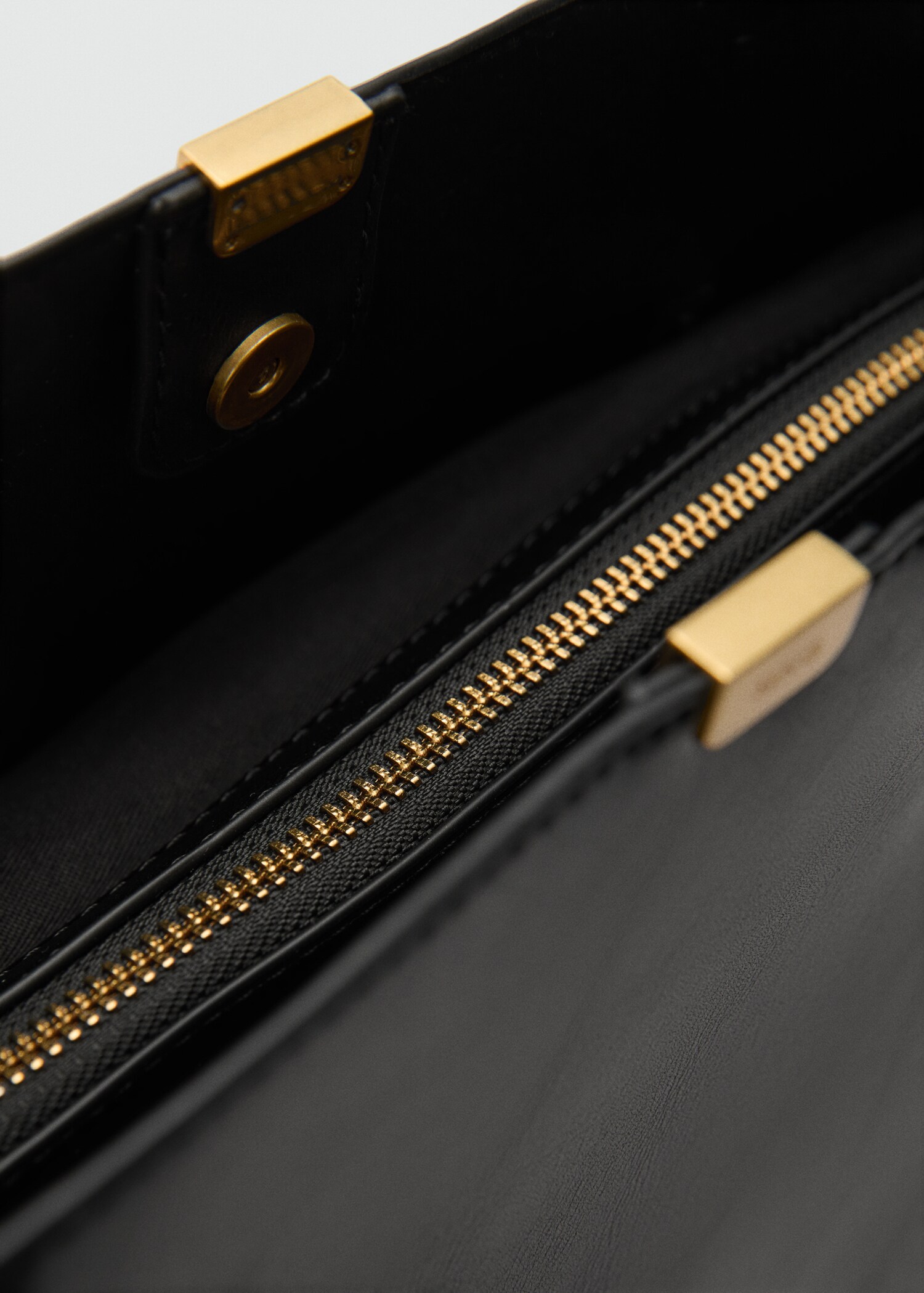 Shopper-Tasche mit Metalldetails - Detail des Artikels 2