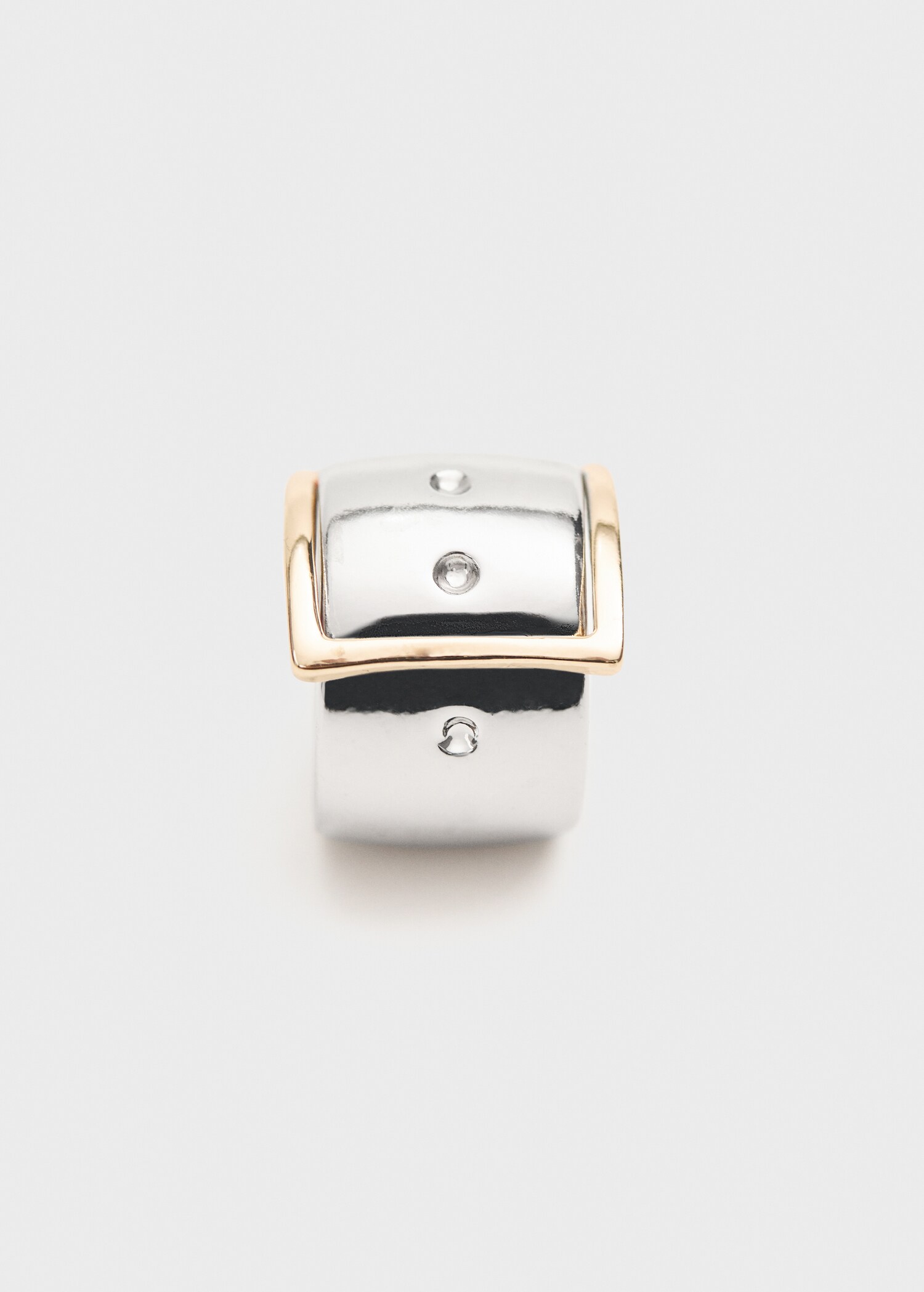 Bague large design boucle - Plan moyen