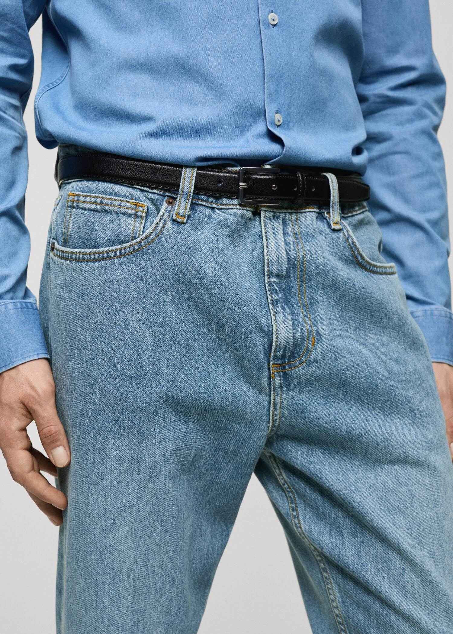Tapered-fit jeans met lichte wassing - Detail van het artikel 1