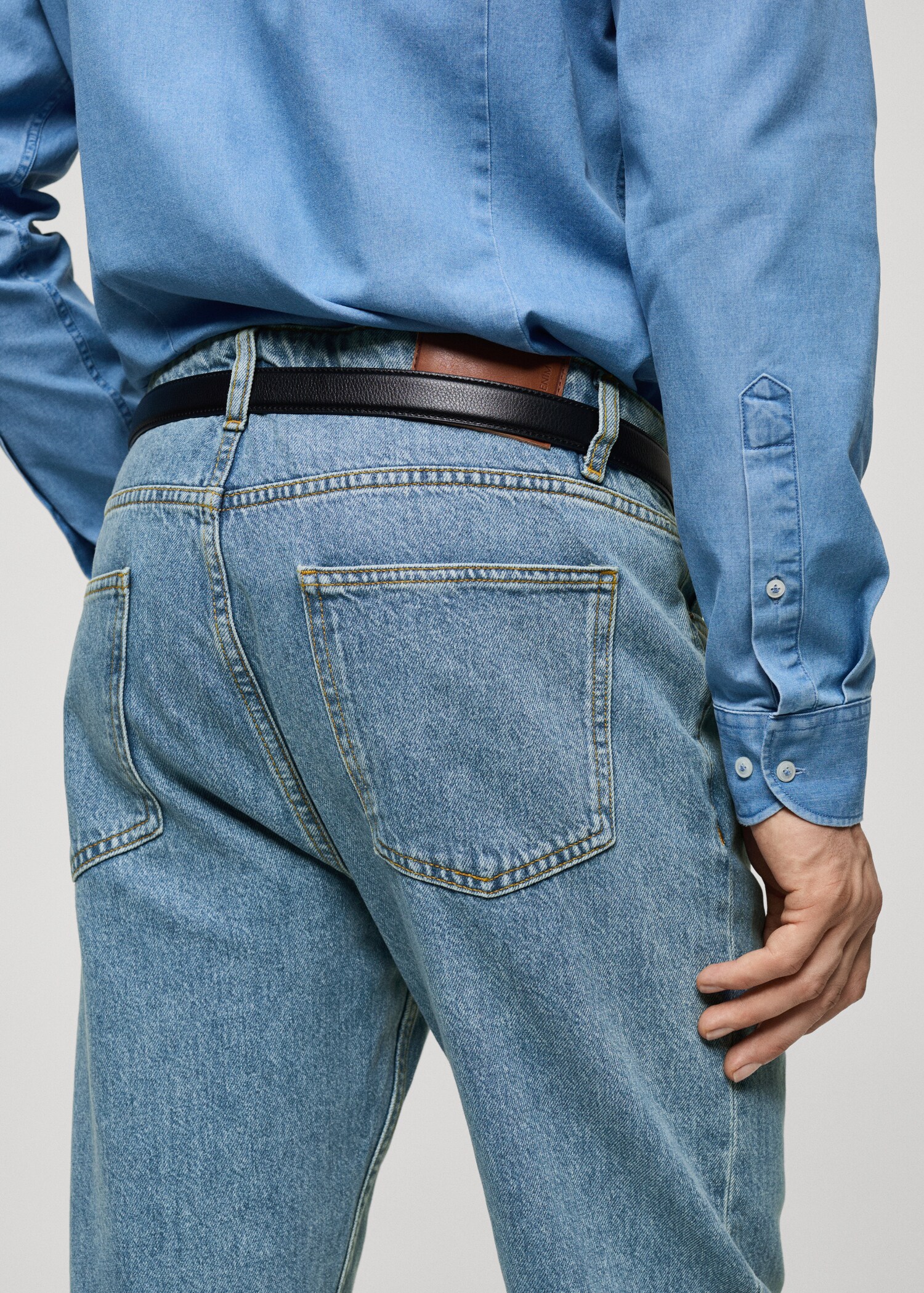 Tapered-fit jeans met lichte wassing - Detail van het artikel 6