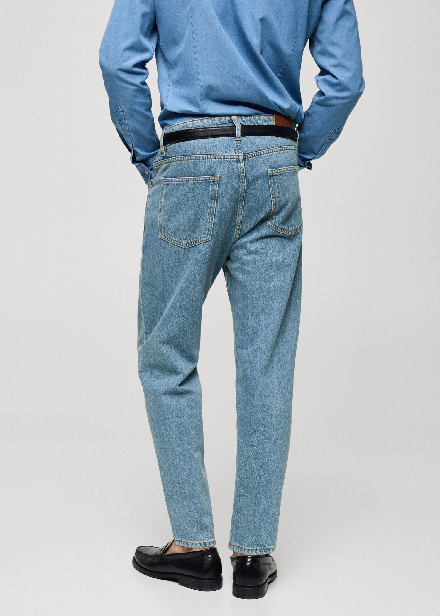 Tapered-fit jeans met lichte wassing - Achterkant van het artikel