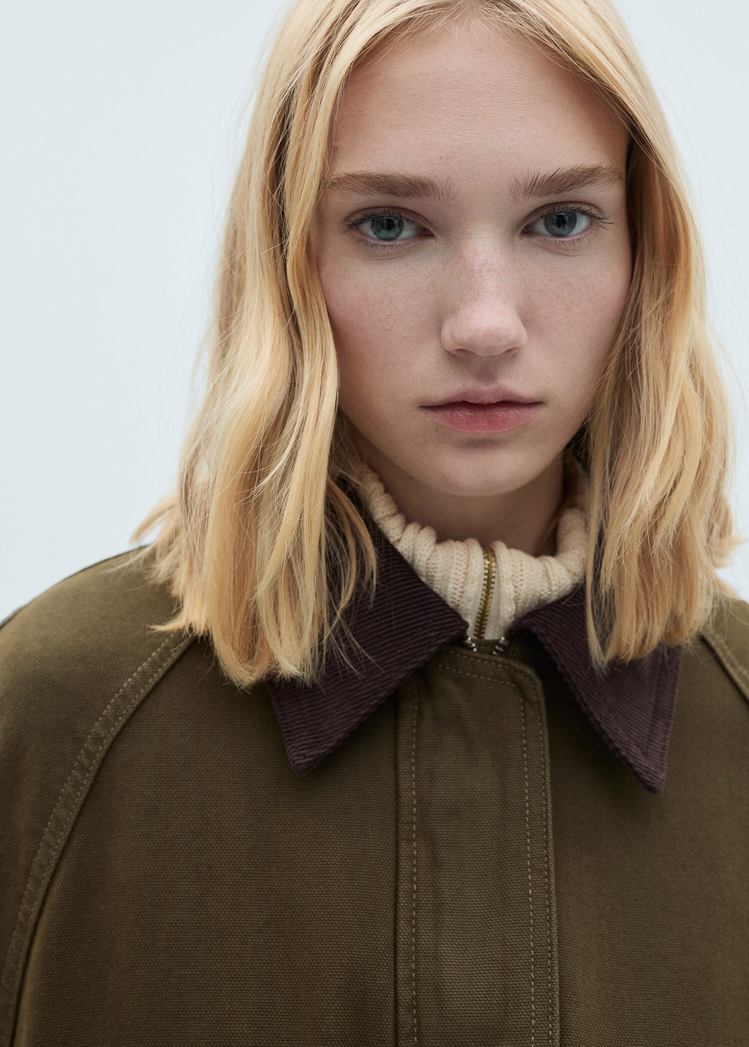 Denim parka with contrasting collar - Details of the article 1
