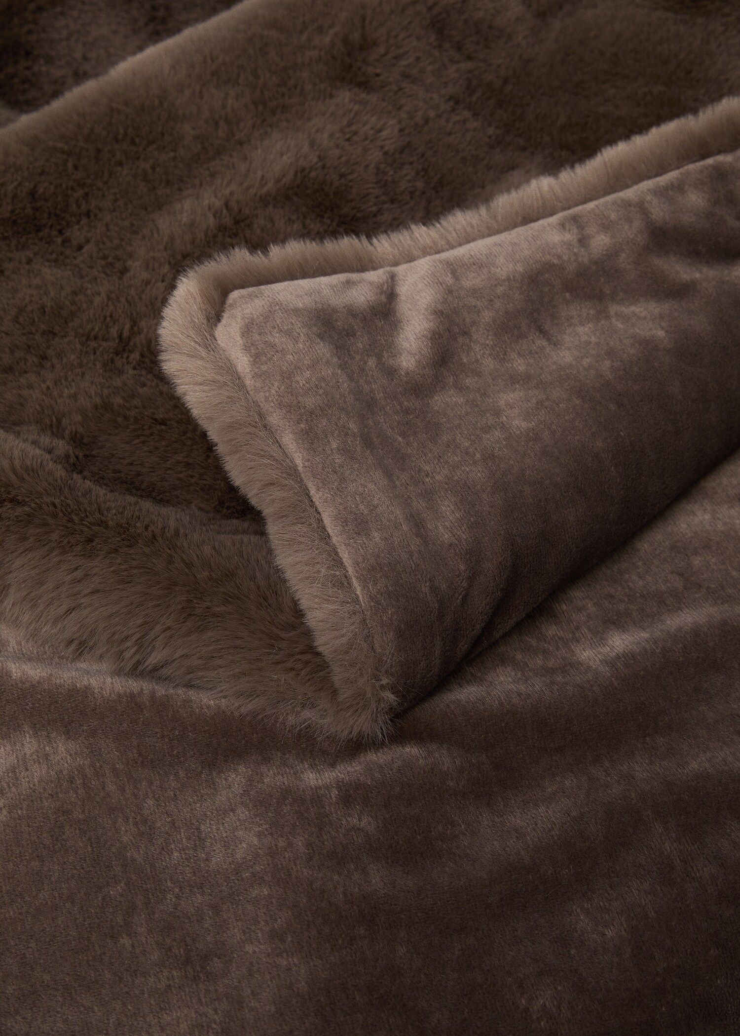 Fur-effect effect blanket 130x180cm - Details of the article 3