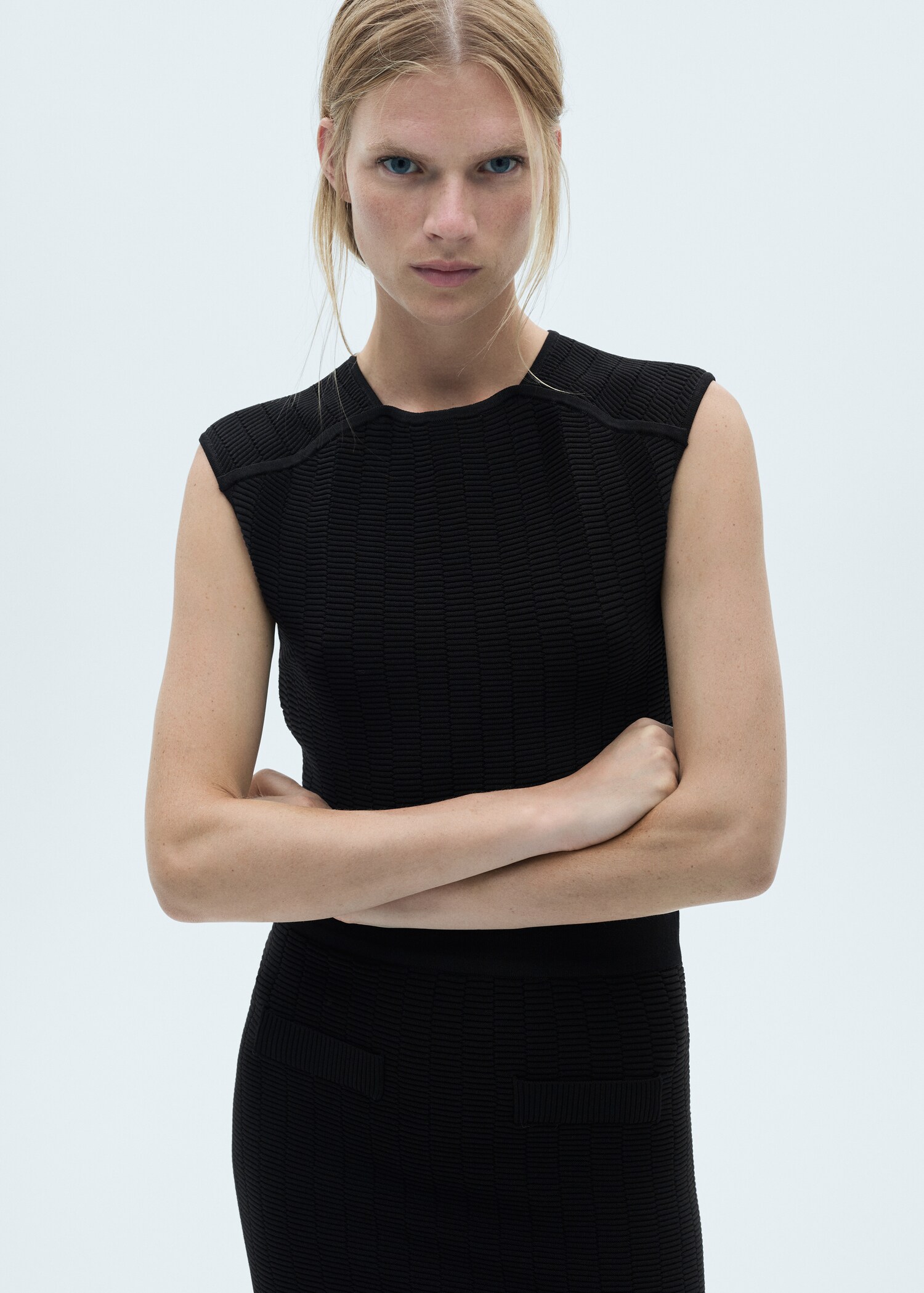 Top maille sans manches - Plan moyen