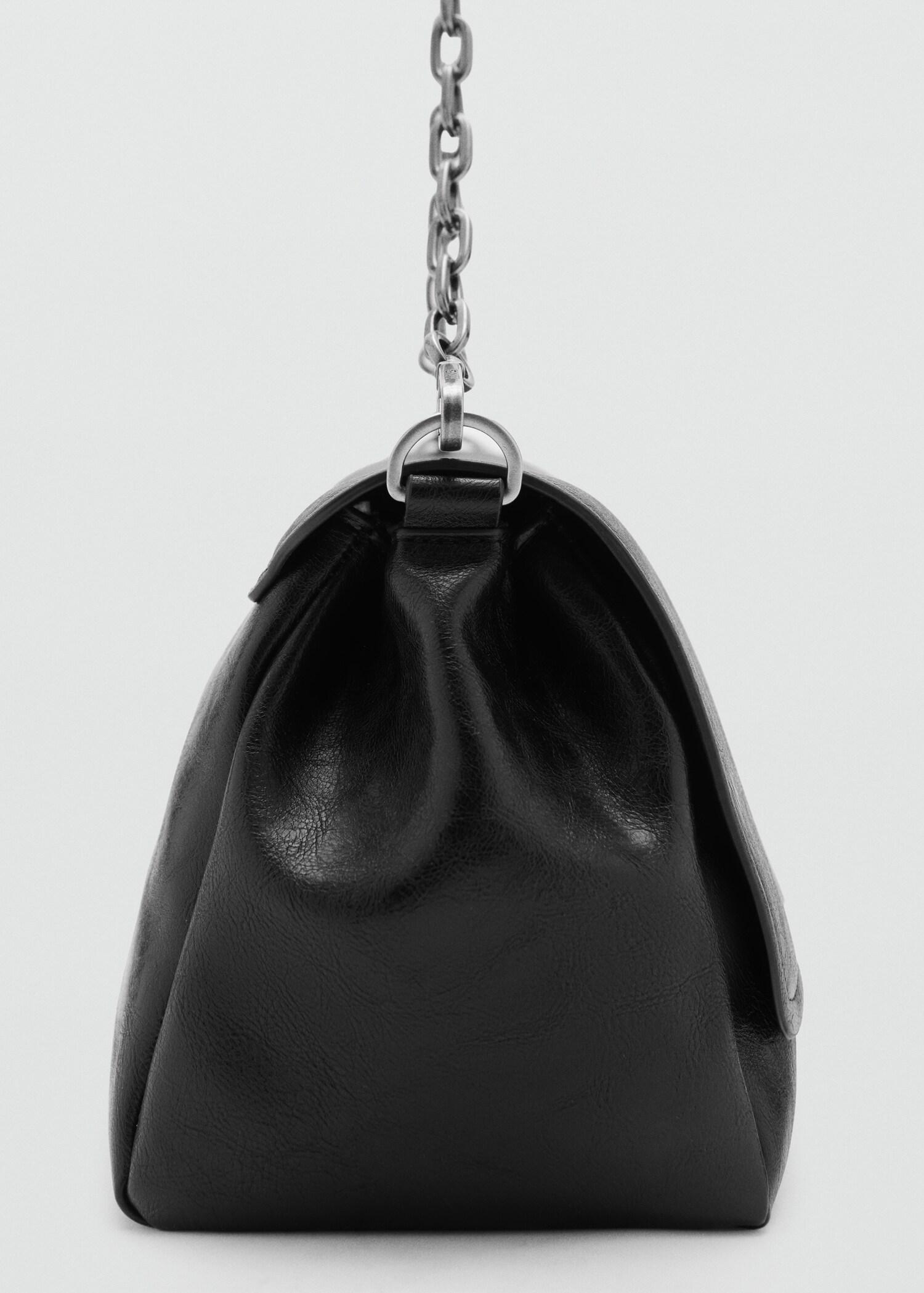 Flap bag with metal closure - Details of the article 1