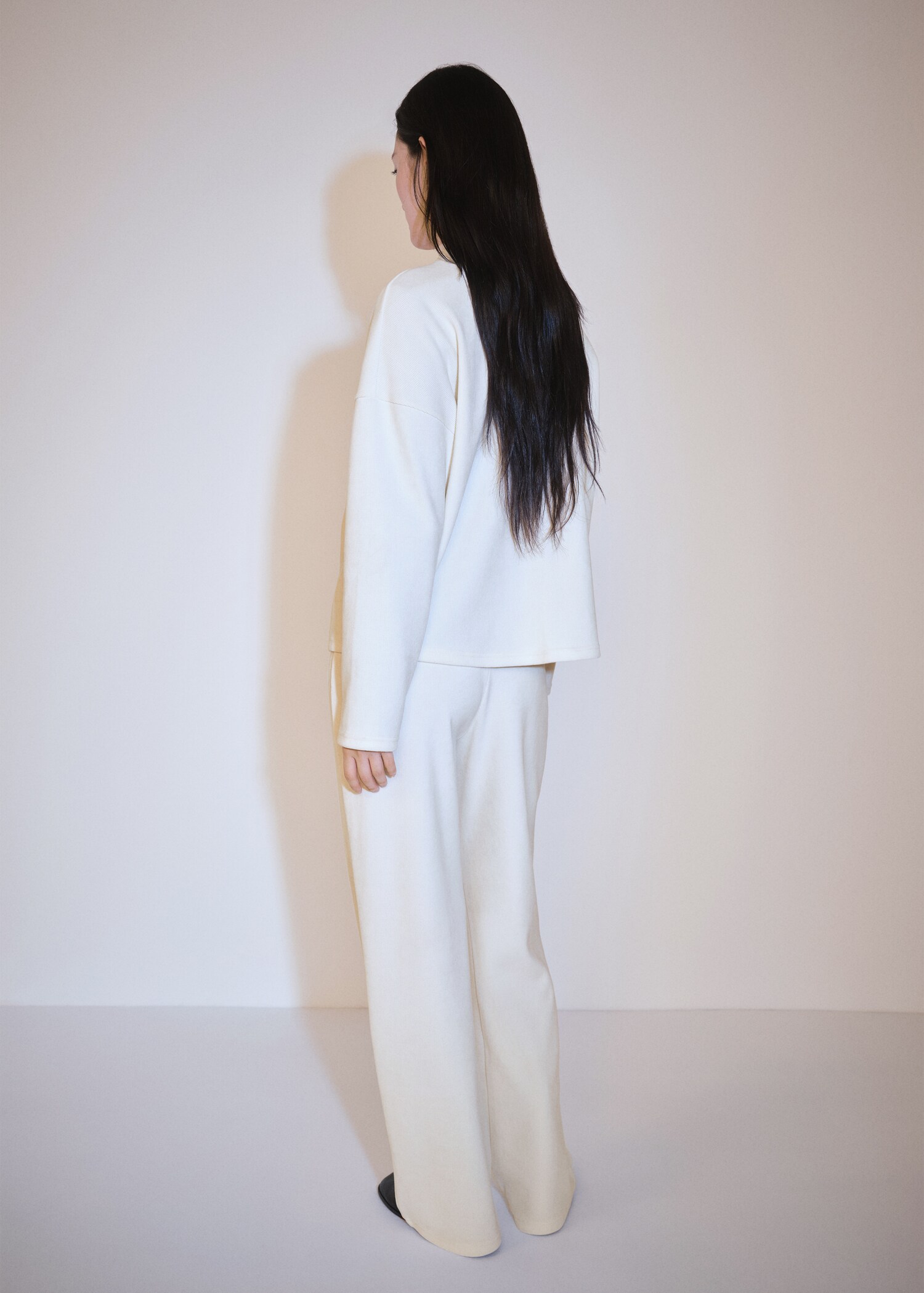 Corduroy trousers with elastic waist - Reverse of the article