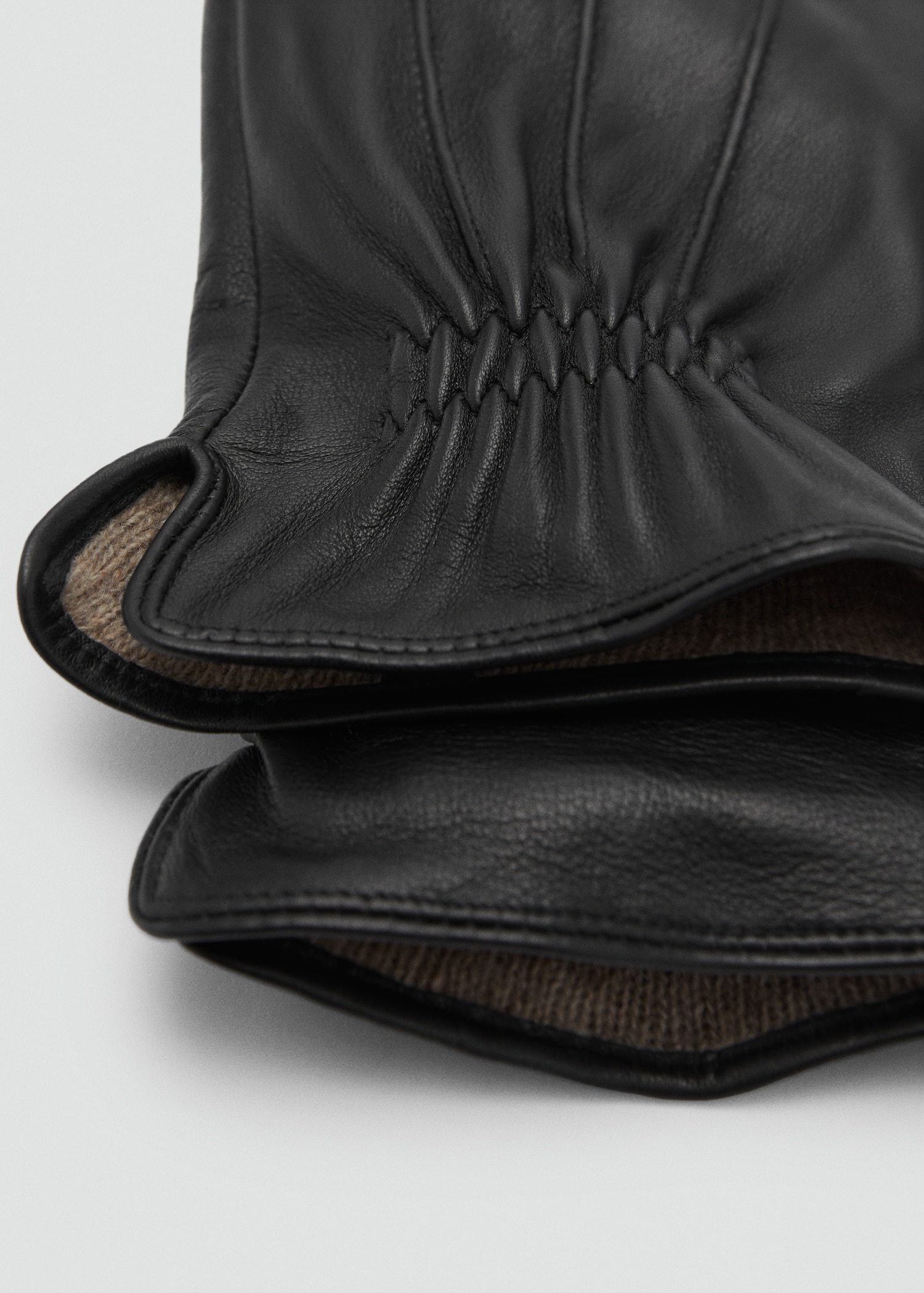 Gants 100 % simili-cuir détail froncé - Plan moyen