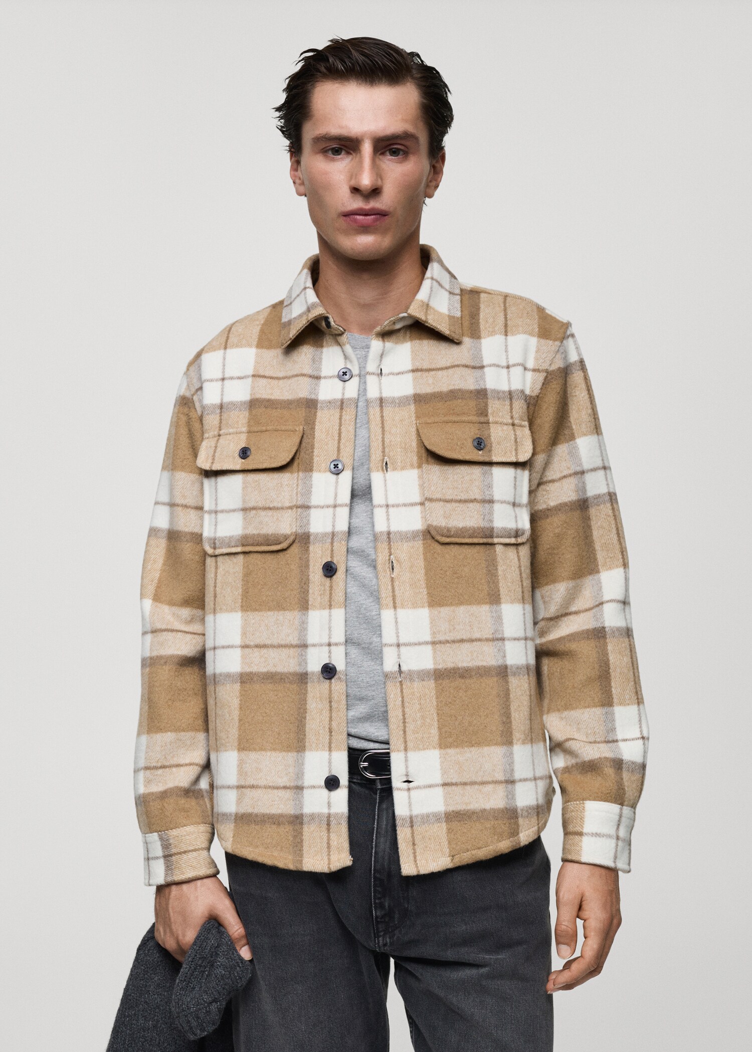Sobrecamisa franela cuadros - Plano medio