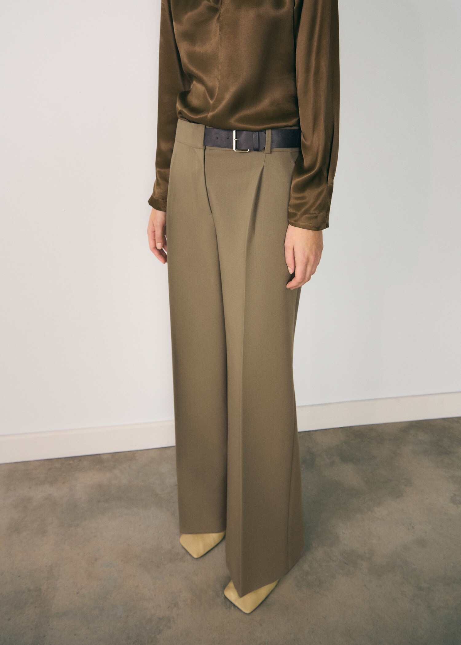 Belt straight-fit trousers - Medium plane