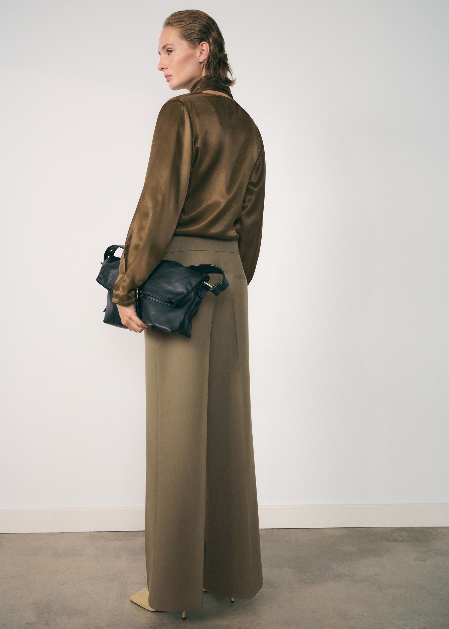 Belt straight-fit trousers - Reverse of the article